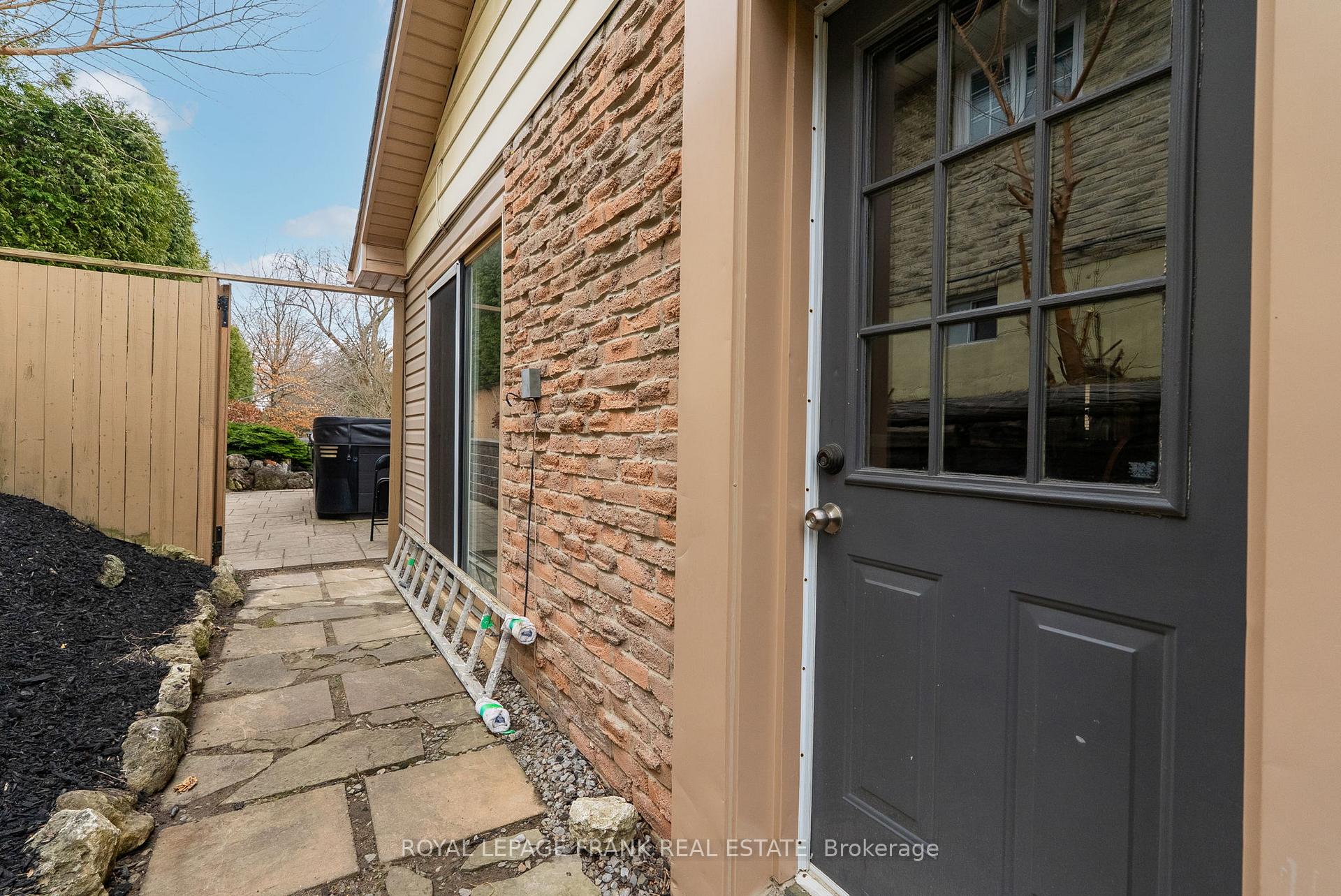 Photo 2 of 475 Rossland Road E, Oshawa, O'Neill — HOMEH