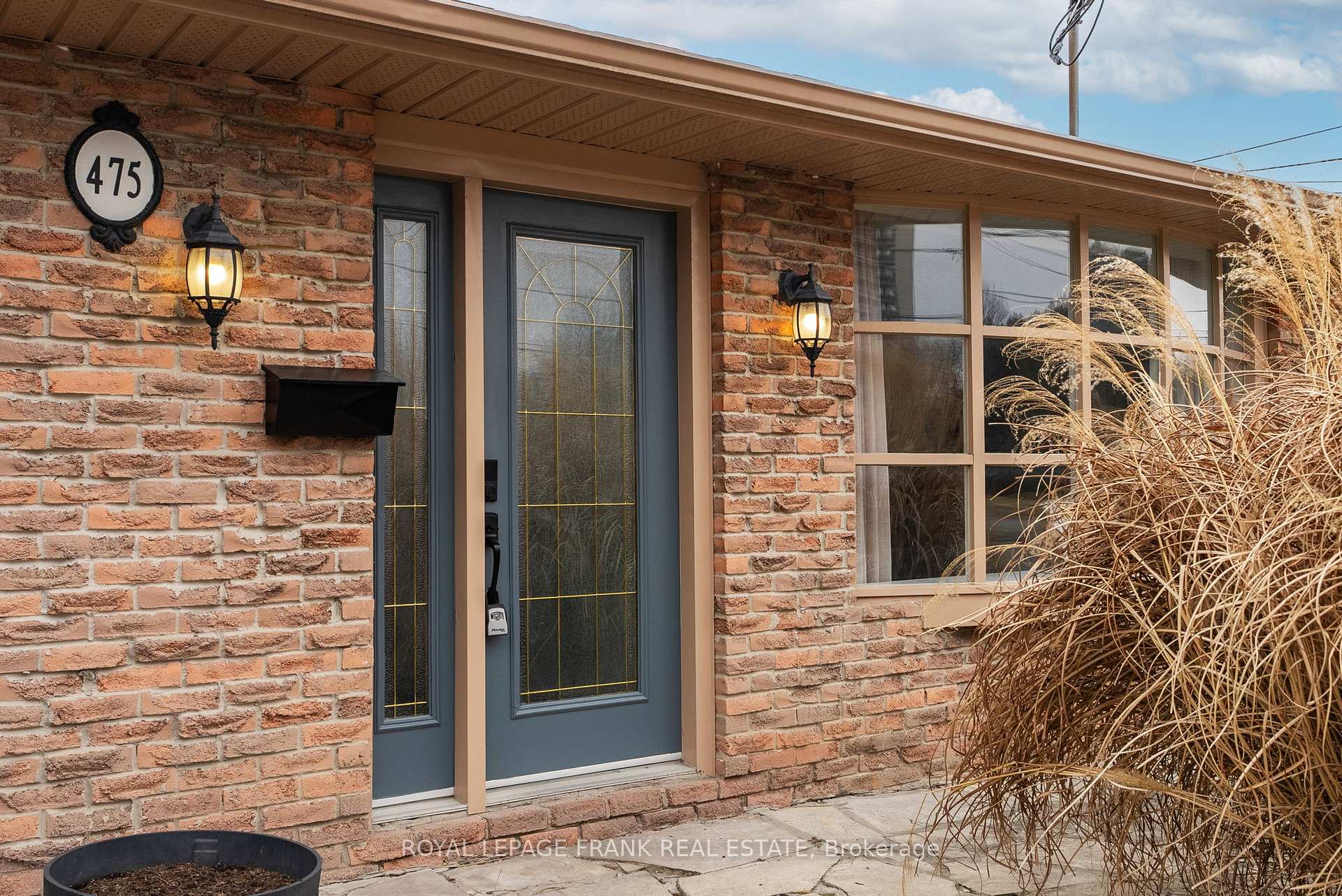 Photo 4 of 475 Rossland Road E, Oshawa, O'Neill — HOMEH