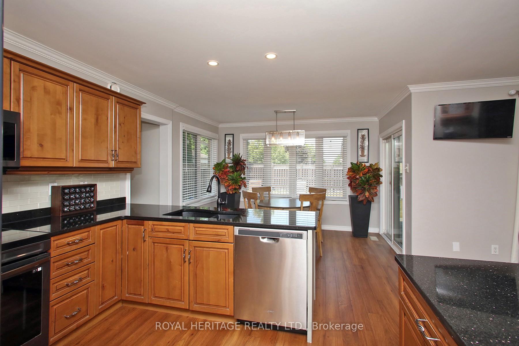 Photo 10 of 2557 Denure Drive, Peterborough, Monaghan Ward 2 — HOMEH