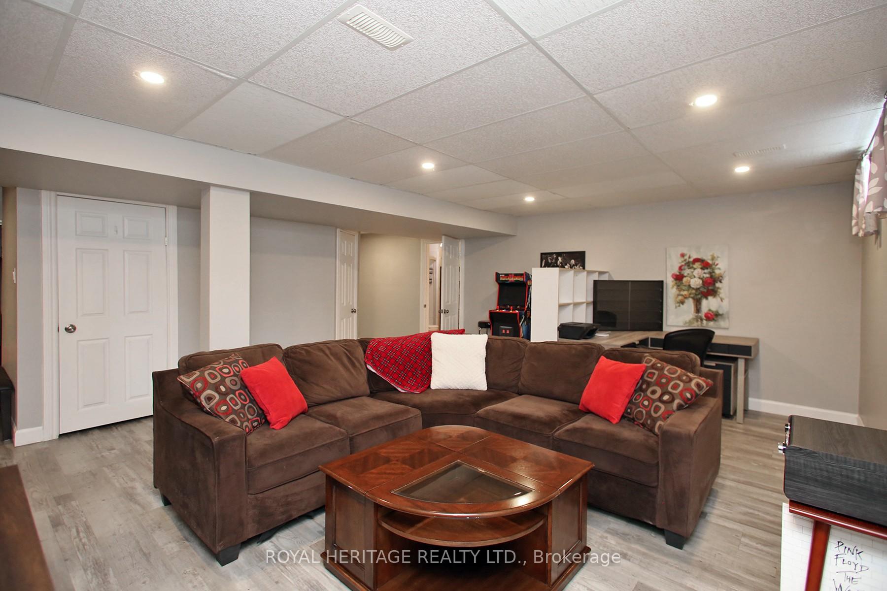 Photo 37 of 2557 Denure Drive, Peterborough, Monaghan Ward 2 — HOMEH