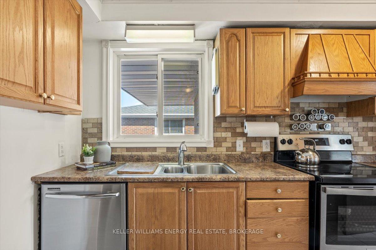 Photo 12 of 376 Adelaide Avenue E, Oshawa, O'Neill — HOMEH