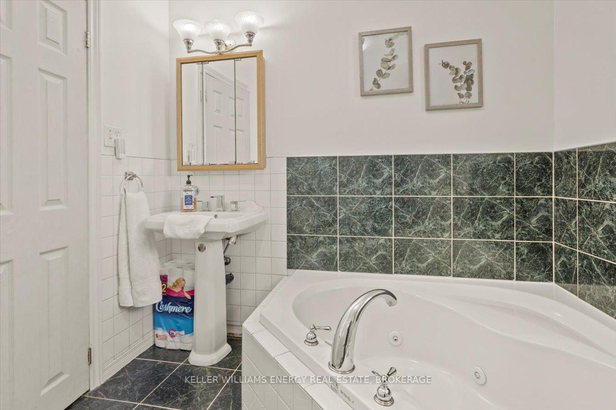 Photo 18 of 376 Adelaide Avenue E, Oshawa, O'Neill — HOMEH