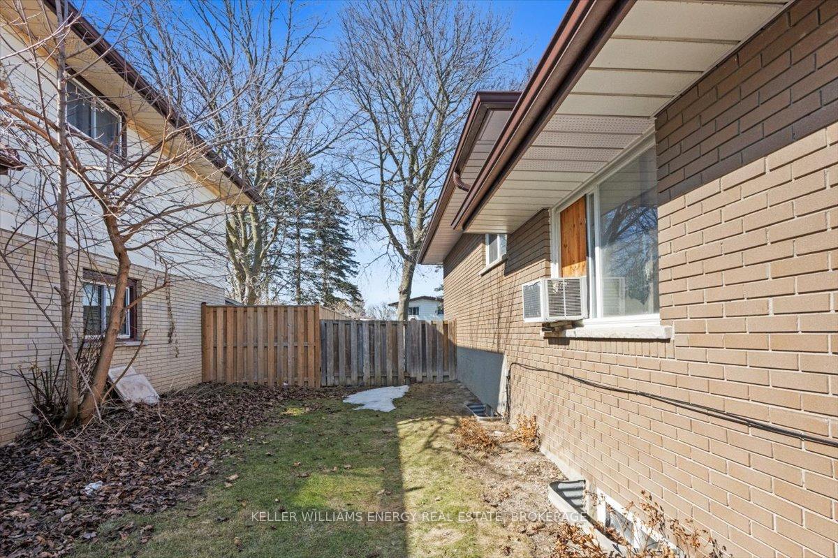 Photo 32 of 376 Adelaide Avenue E, Oshawa, O'Neill — HOMEH