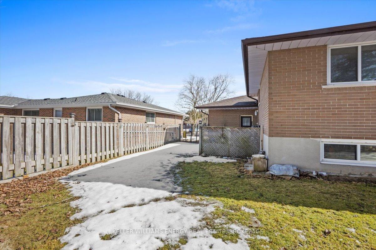 Photo 36 of 376 Adelaide Avenue E, Oshawa, O'Neill — HOMEH