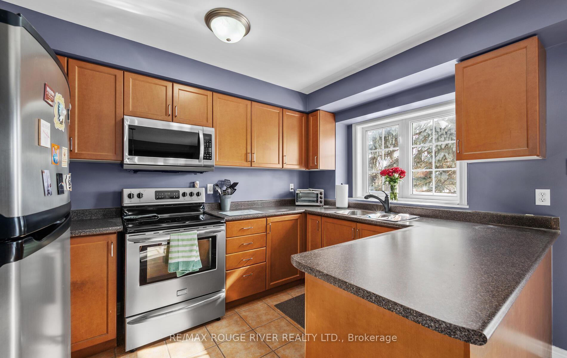 Photo 13 of 149 Stokely Crescent, Whitby, Downtown Whitby — HOMEH