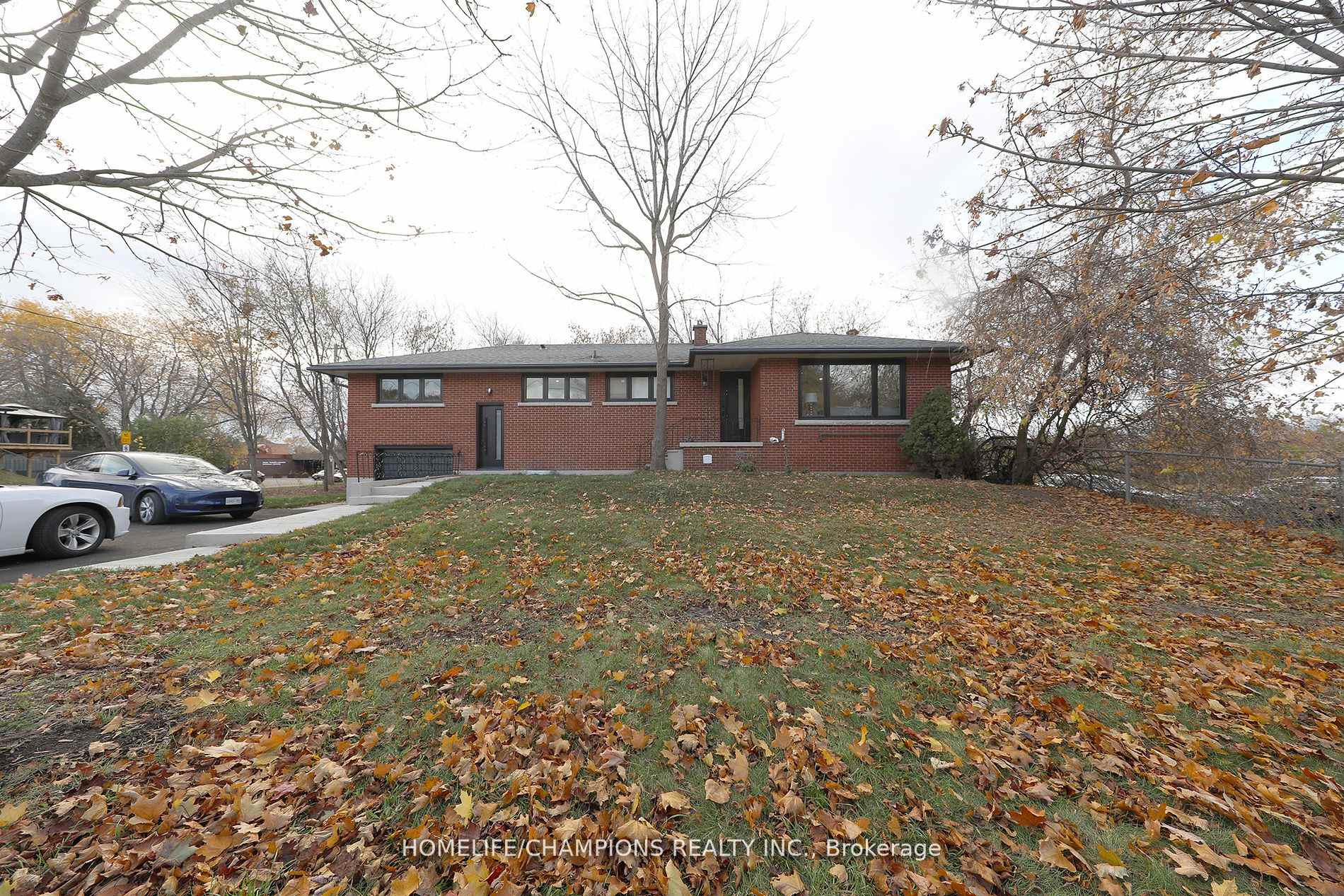Photo 2 of 426 Cromwell Avenue, Oshawa, Vanier — HOMEH