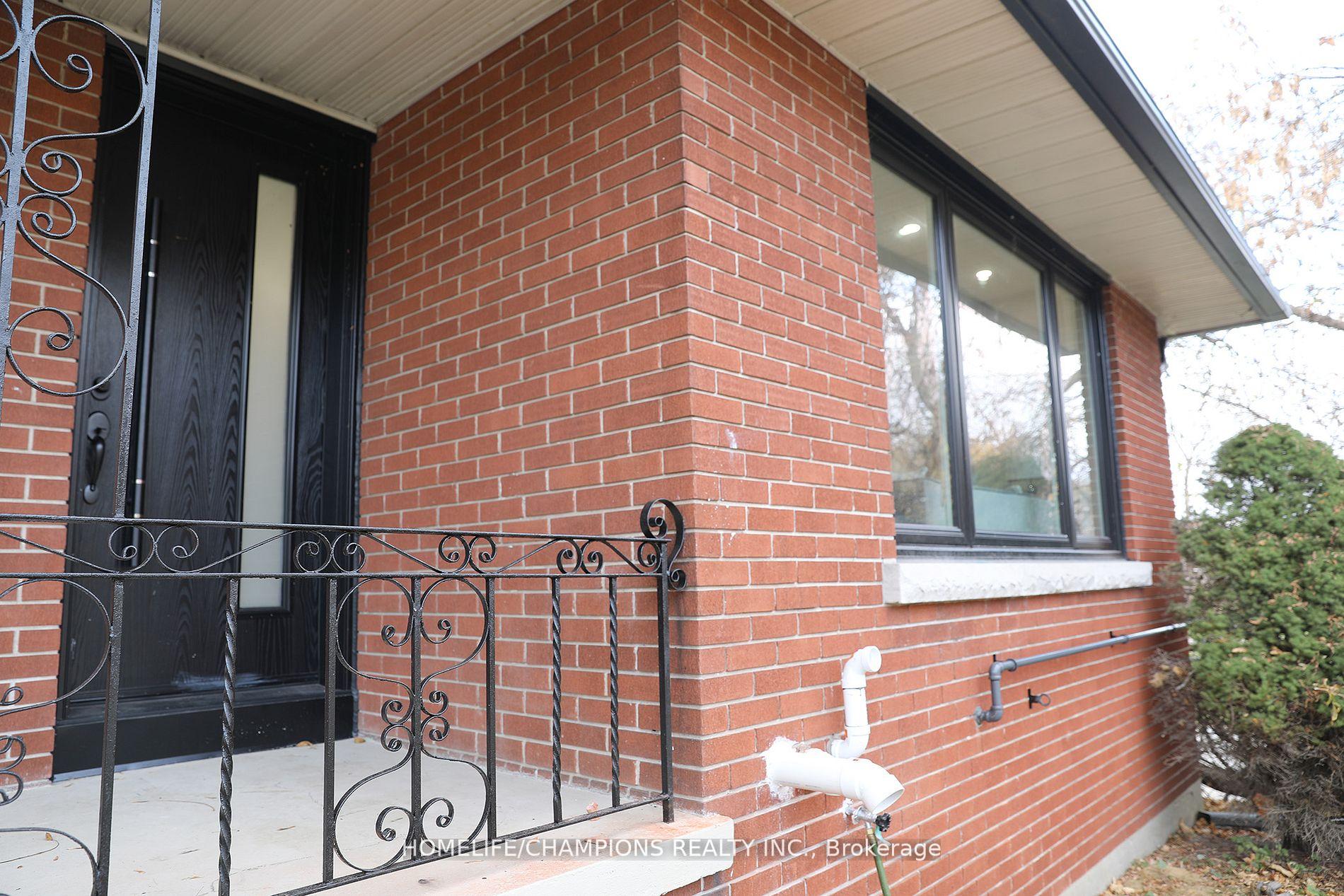 Photo 6 of 426 Cromwell Avenue, Oshawa, Vanier — HOMEH
