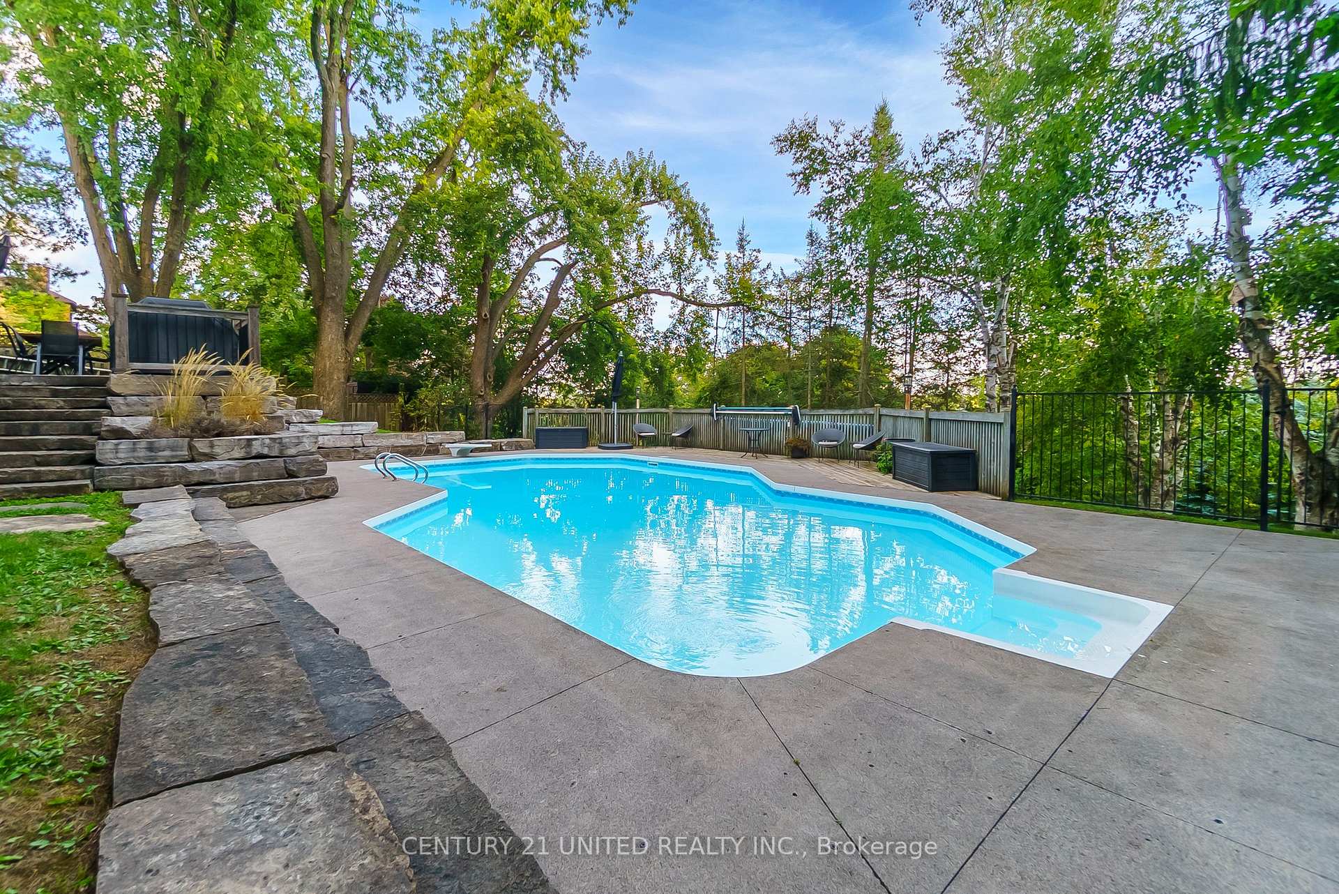 Photo 36 of 1542 Champlain Drive, Peterborough, Northcrest Ward 5 — HOMEH