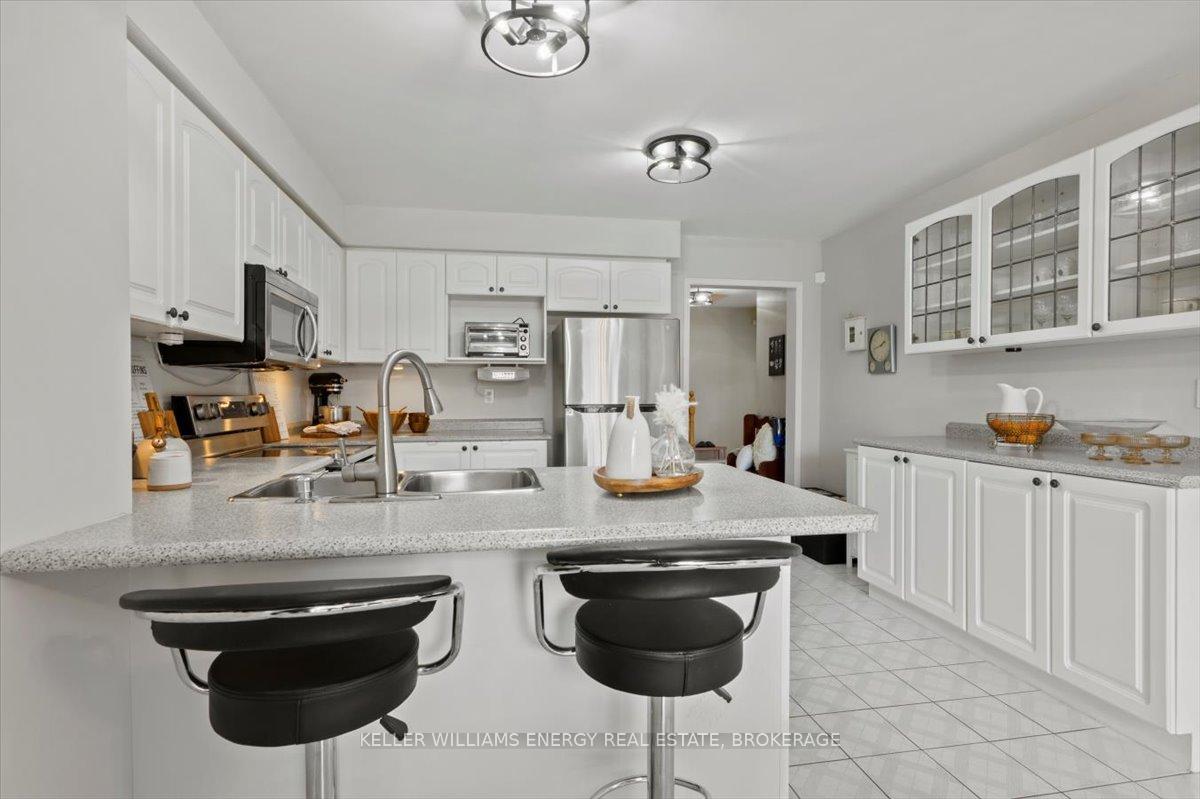 Photo 5 of 1093 Beaver Valley Crescent, Oshawa, Northglen — HOMEH