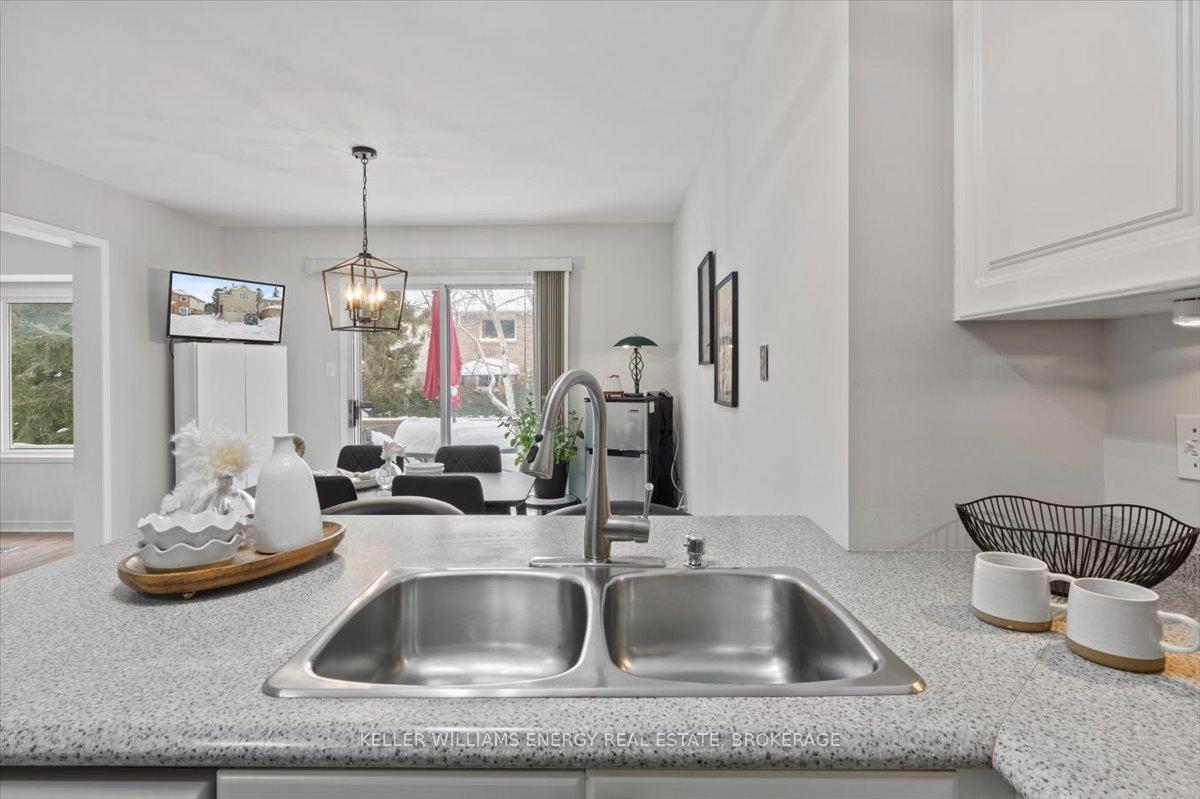 Photo 6 of 1093 Beaver Valley Crescent, Oshawa, Northglen — HOMEH