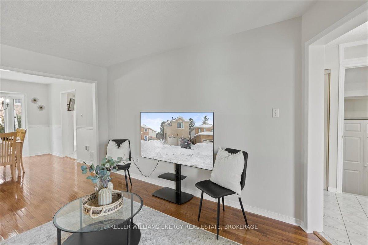 Photo 11 of 1093 Beaver Valley Crescent, Oshawa, Northglen — HOMEH
