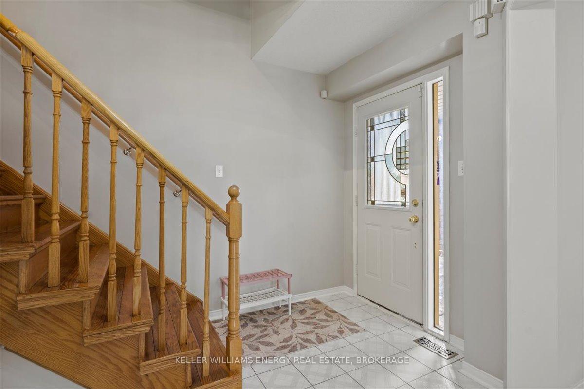Photo 13 of 1093 Beaver Valley Crescent, Oshawa, Northglen — HOMEH