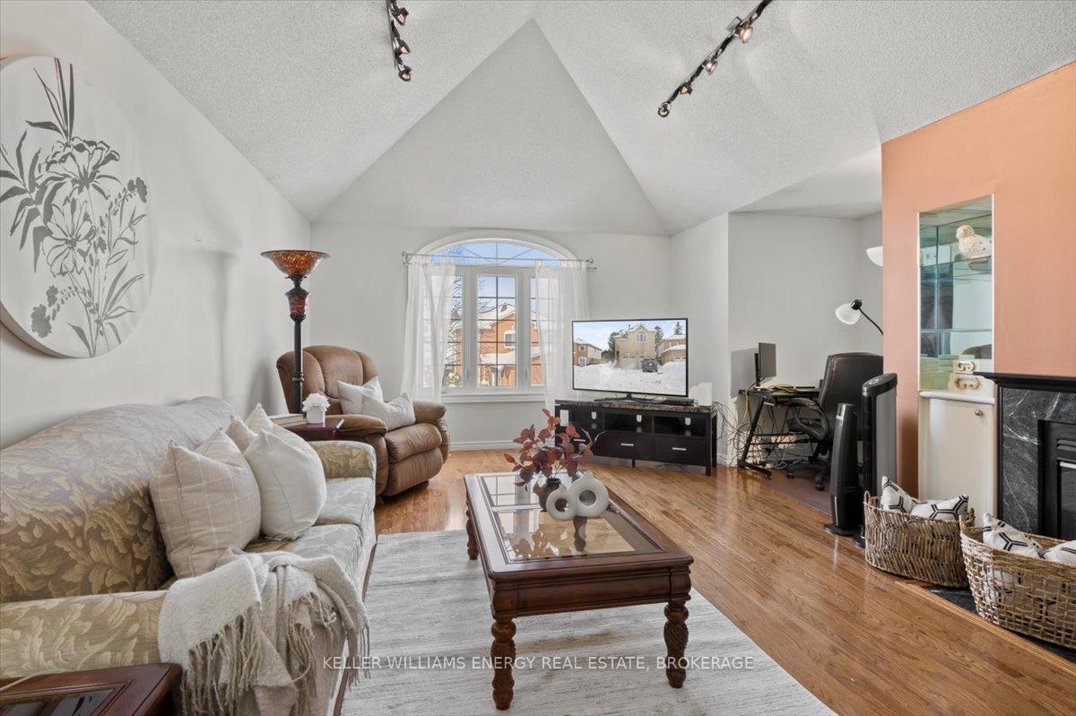 Photo 24 of 1093 Beaver Valley Crescent, Oshawa, Northglen — HOMEH