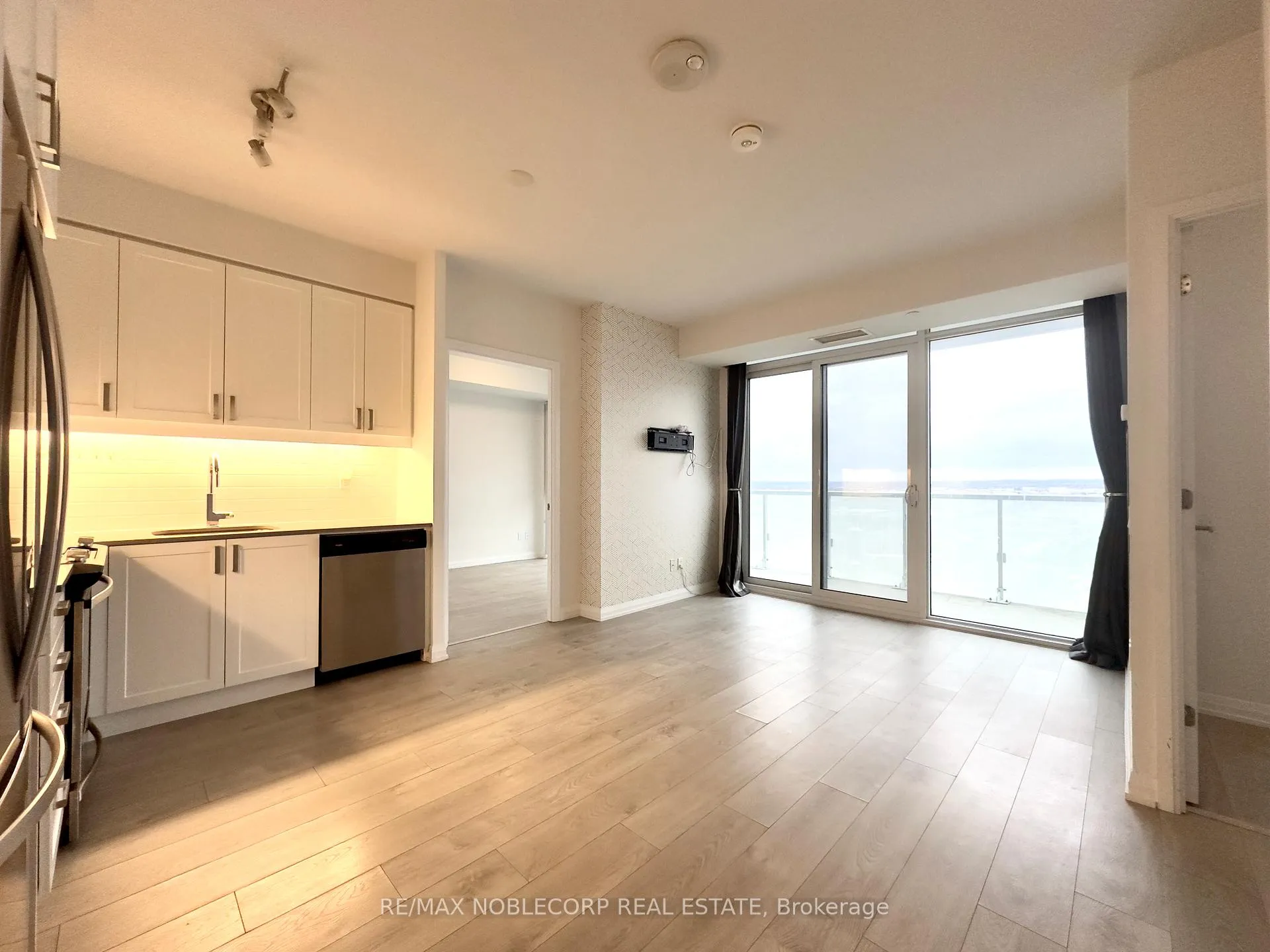 Photo 5 of Unit 2014, 7895 Jane Street, Vaughan, Concord — HOMEH