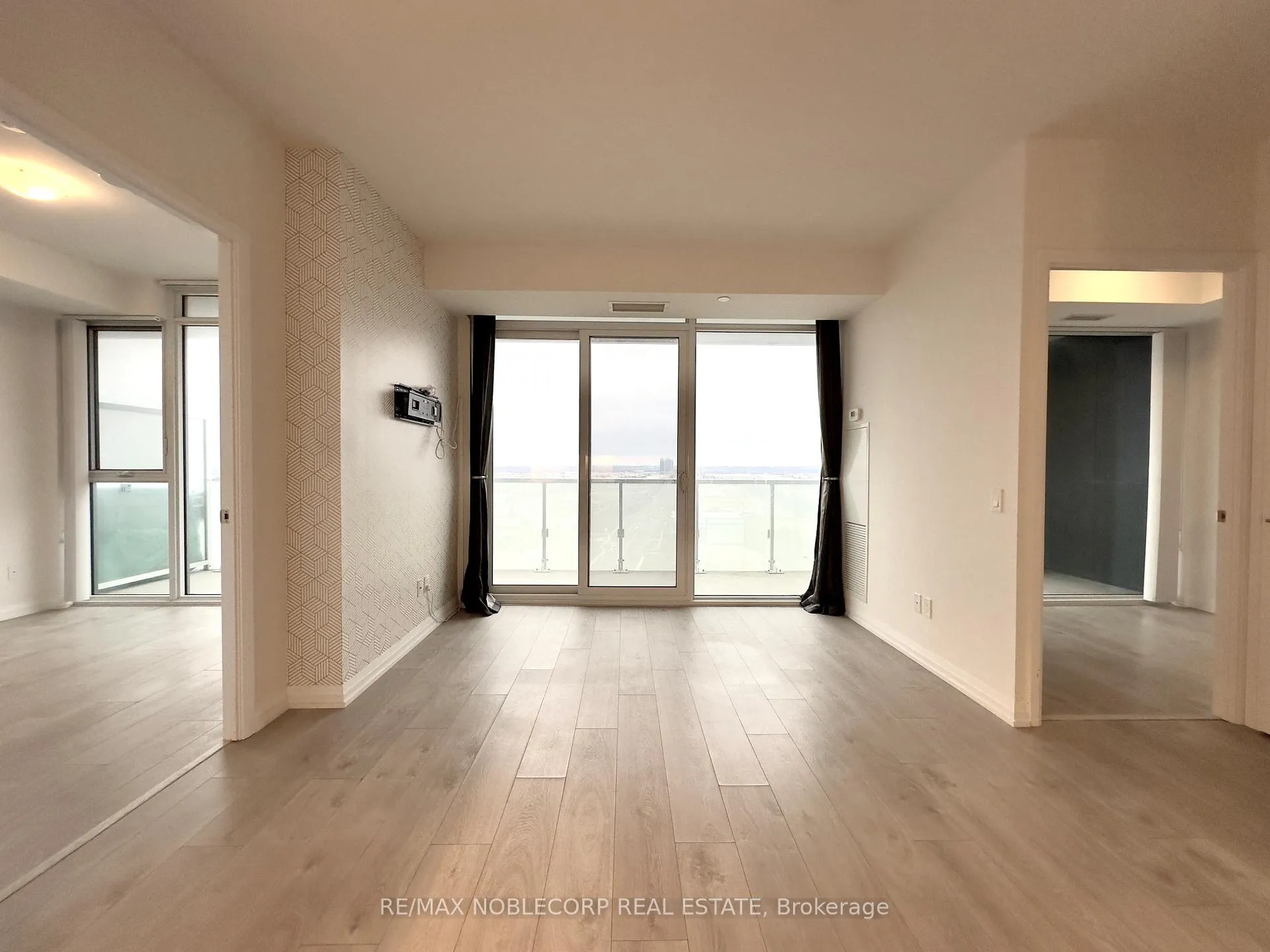 Photo 6 of Unit 2014, 7895 Jane Street, Vaughan, Concord — HOMEH