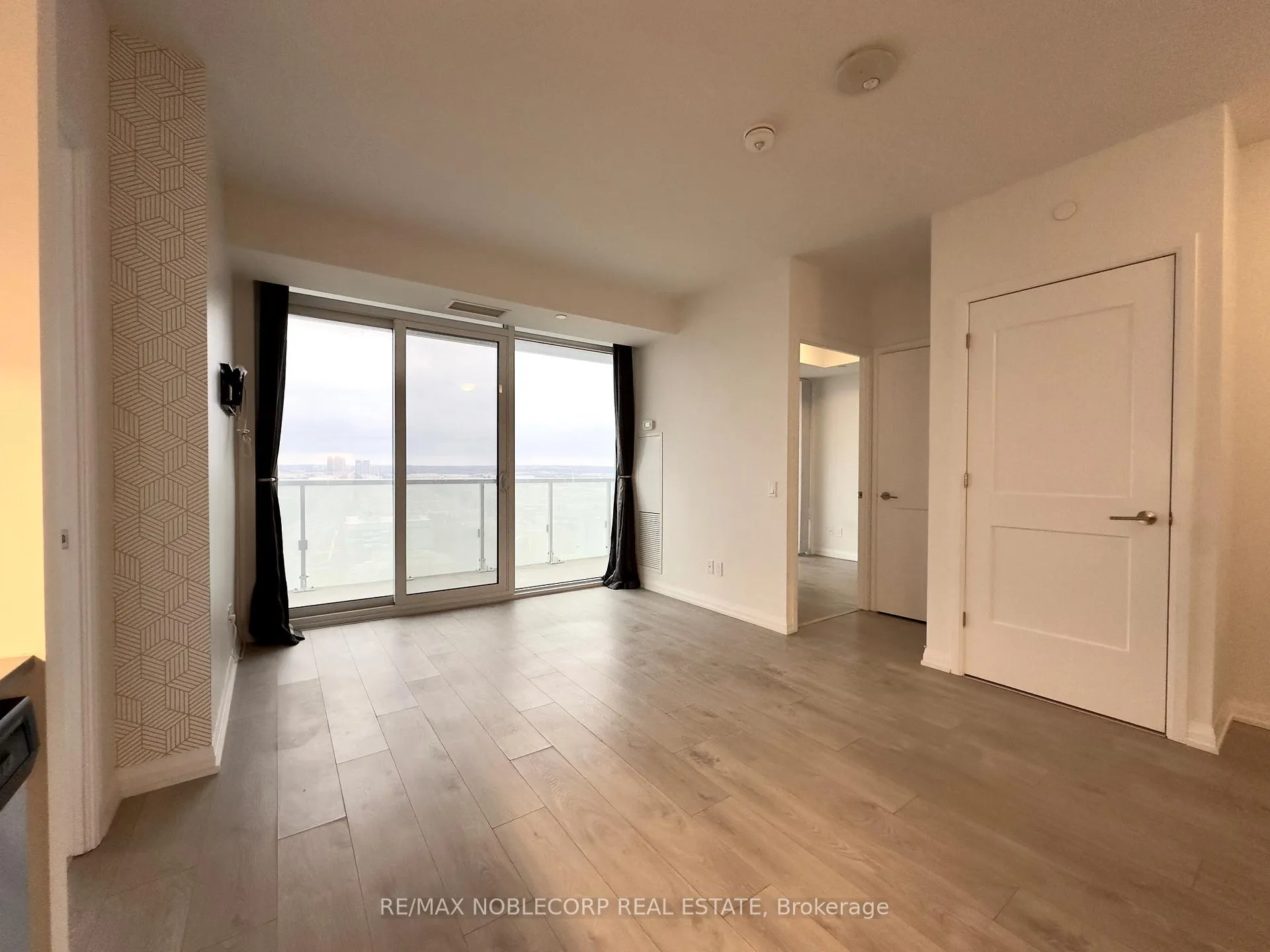 Photo 7 of Unit 2014, 7895 Jane Street, Vaughan, Concord — HOMEH