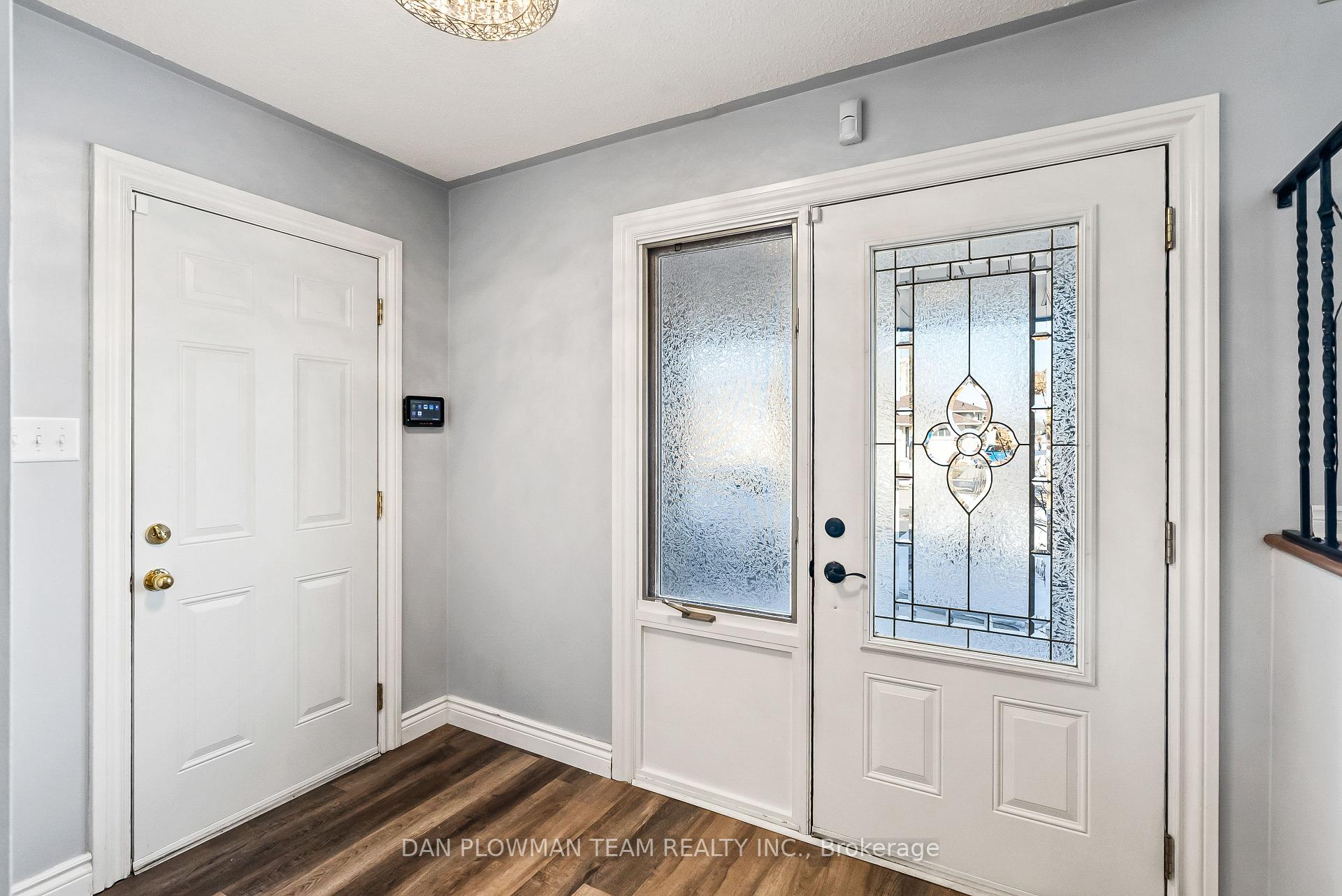 Photo 3 of 880 Carnaby Crescent, Oshawa, Centennial — HOMEH
