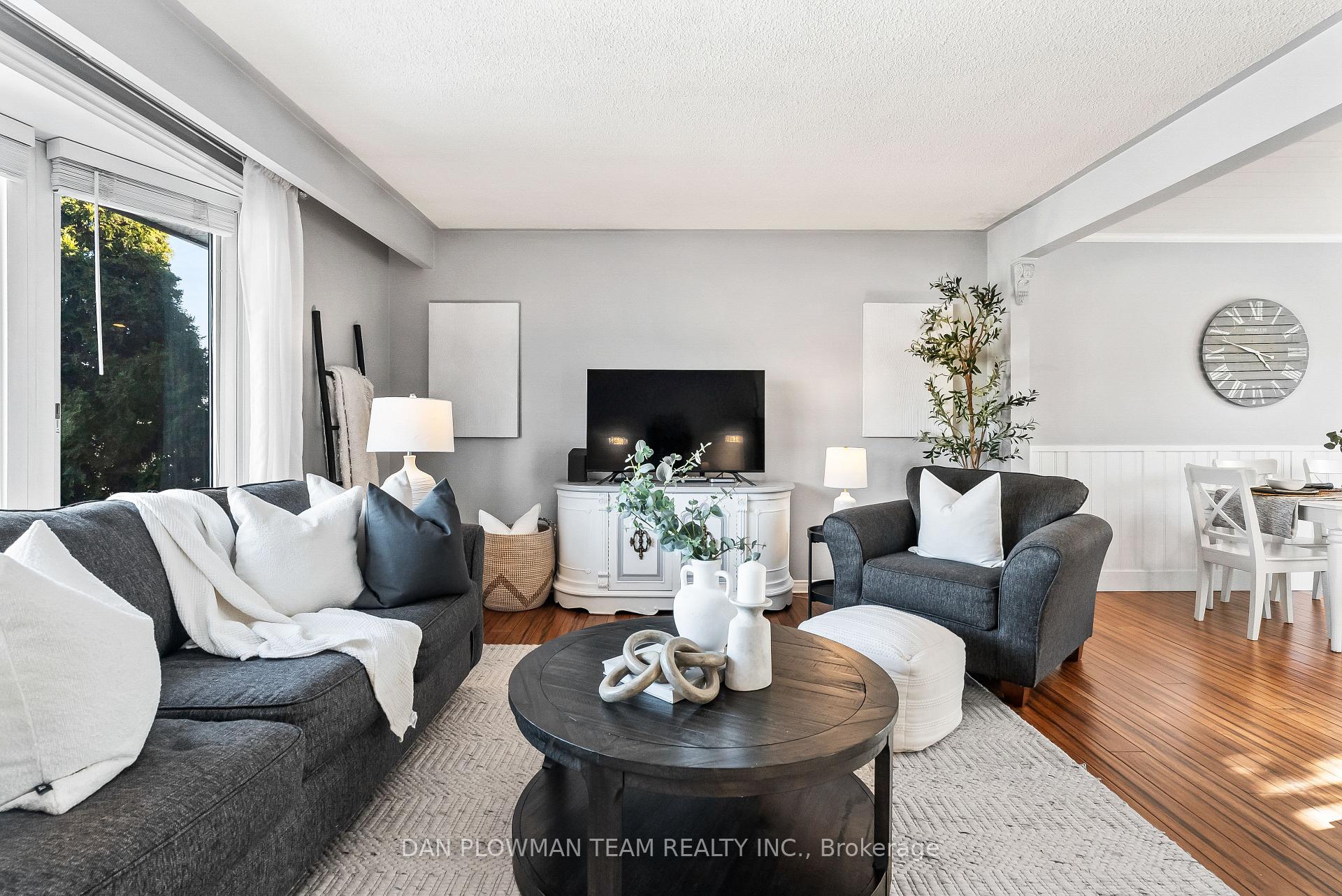 Photo 5 of 880 Carnaby Crescent, Oshawa, Centennial — HOMEH
