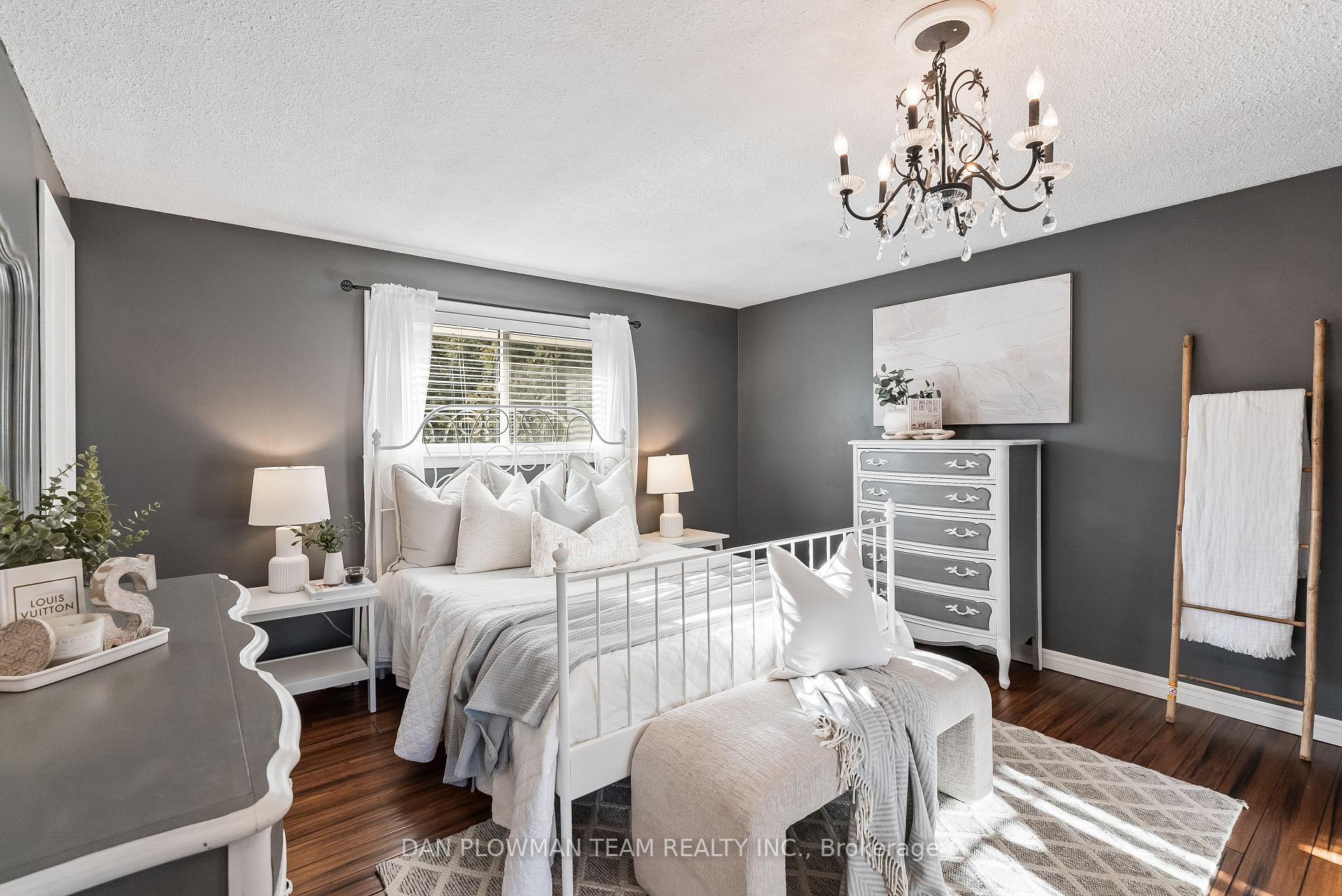 Photo 20 of 880 Carnaby Crescent, Oshawa, Centennial — HOMEH