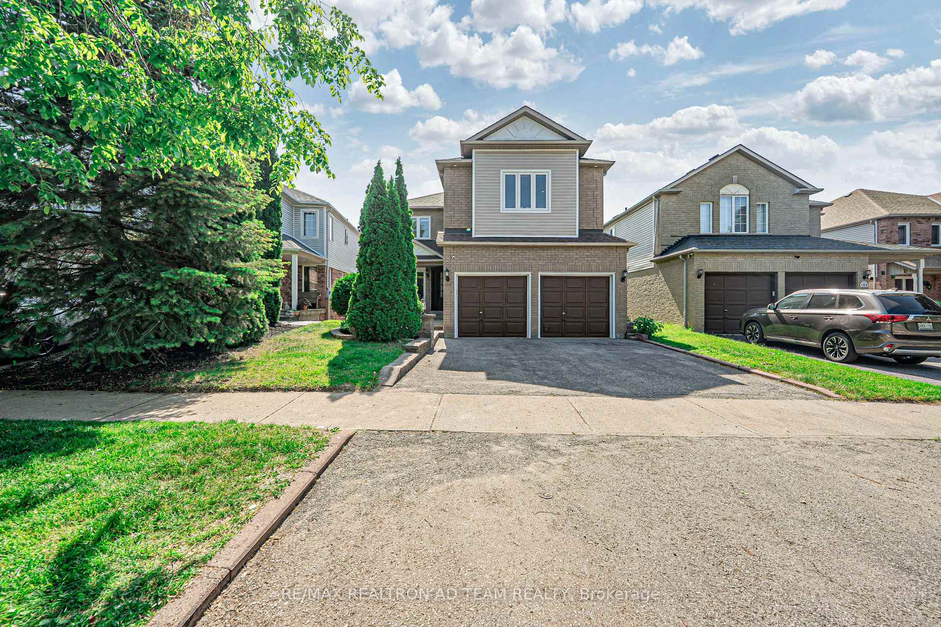 Photo 3 of 100 Hibbard Drive, Ajax, Central — HOMEH