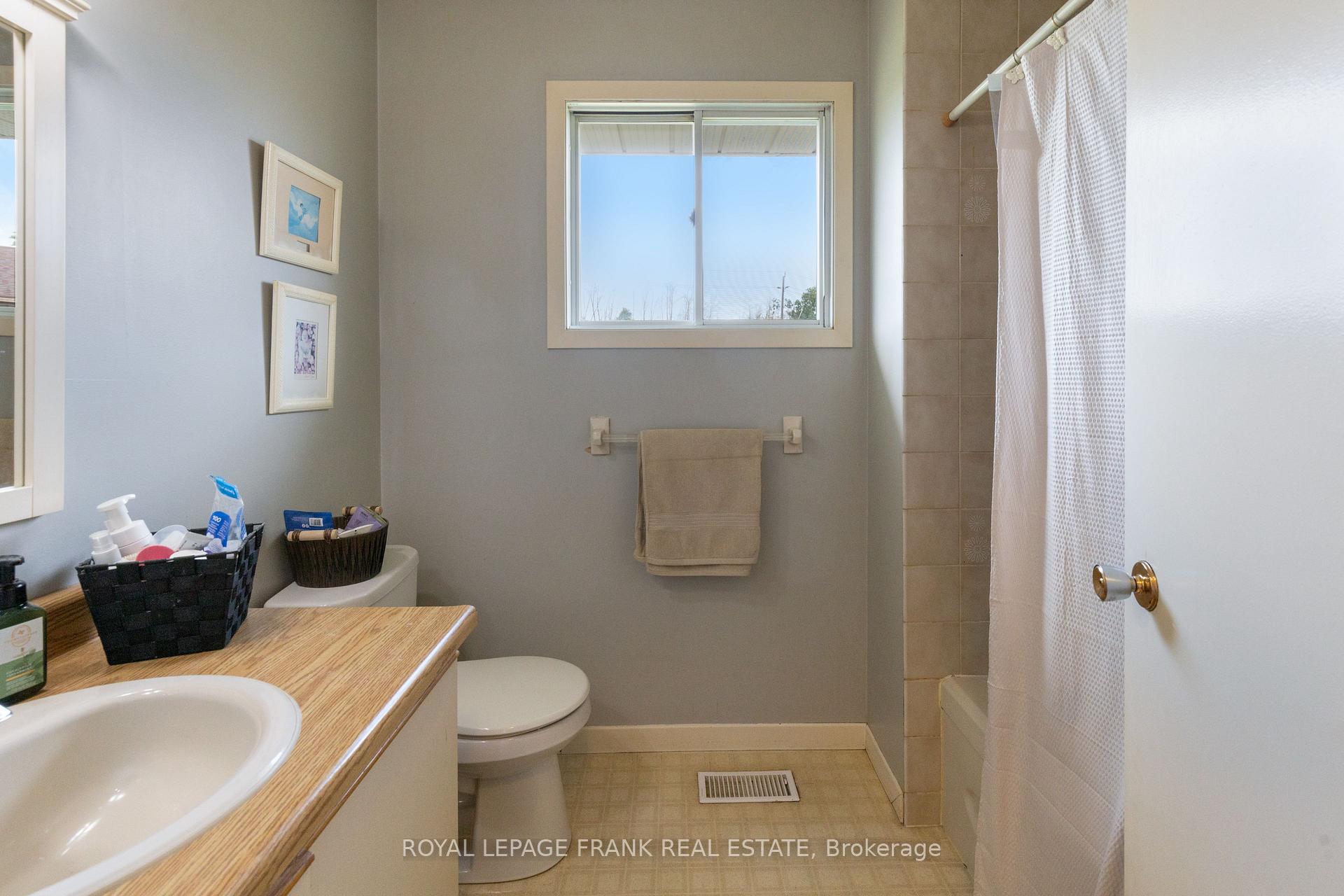 Photo 22 of 2558 Foxmeadow Road, Peterborough, Ashburnham Ward 4 — HOMEH