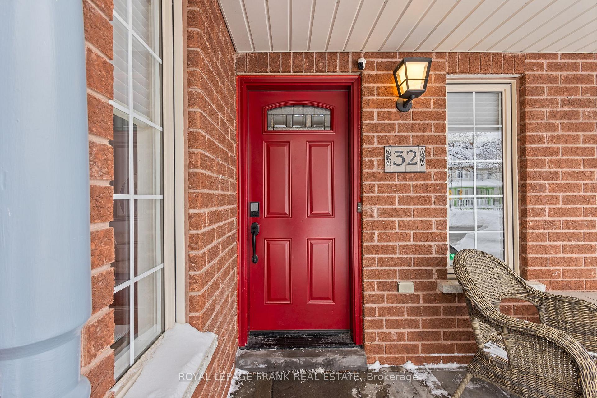 Photo 4 of 32 Blackfriar Avenue, Whitby, Brooklin — HOMEH
