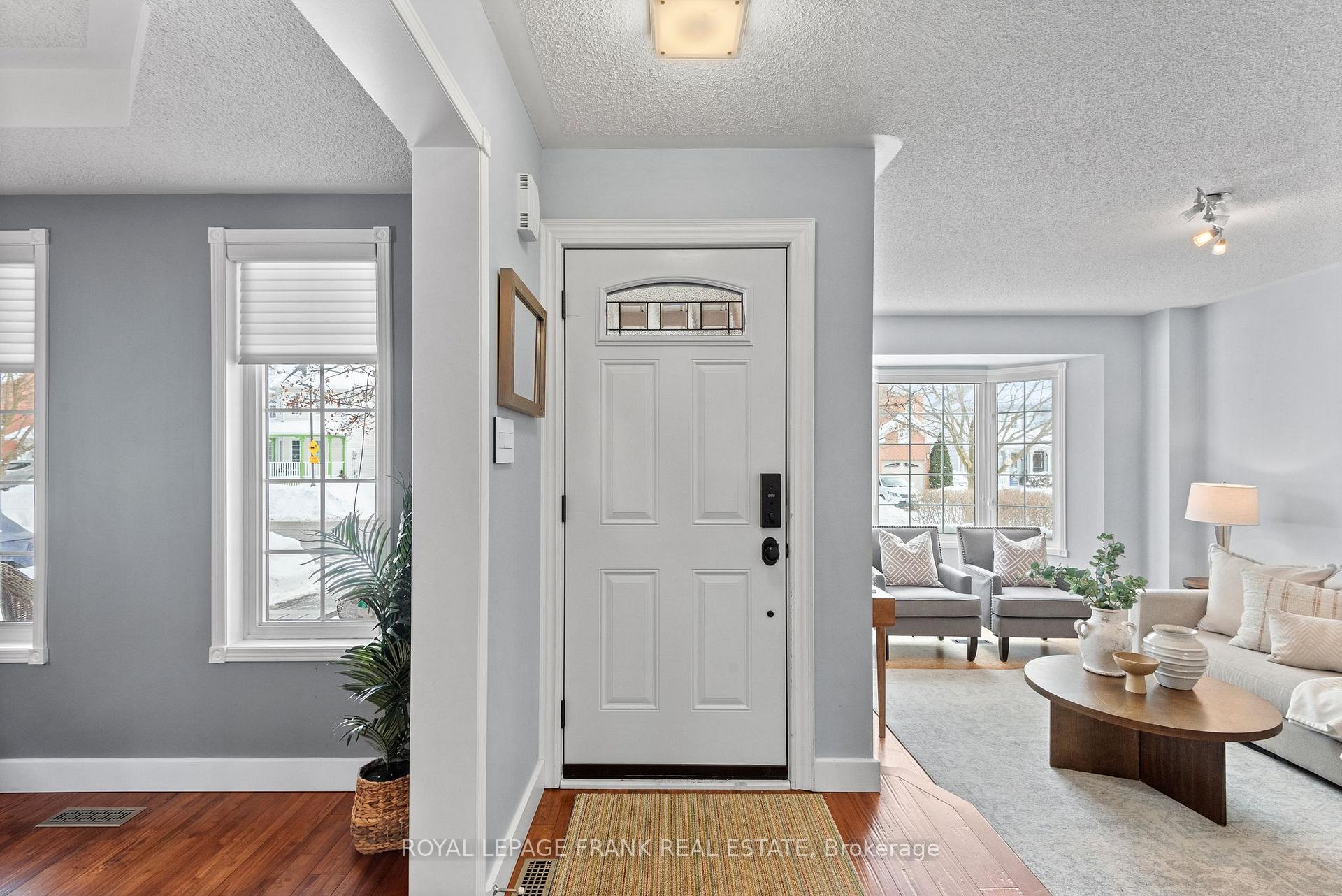 Photo 6 of 32 Blackfriar Avenue, Whitby, Brooklin — HOMEH
