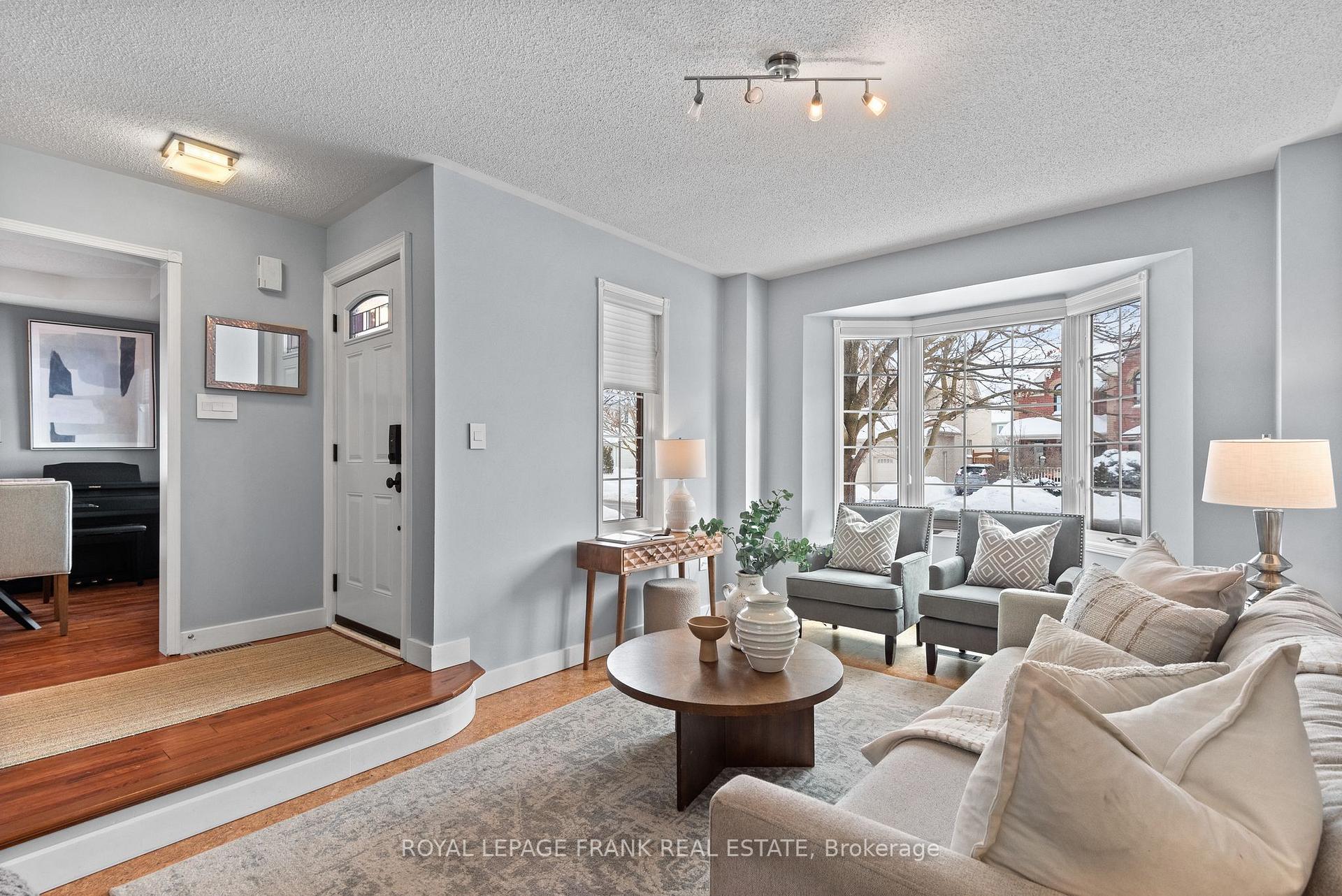 Photo 9 of 32 Blackfriar Avenue, Whitby, Brooklin — HOMEH