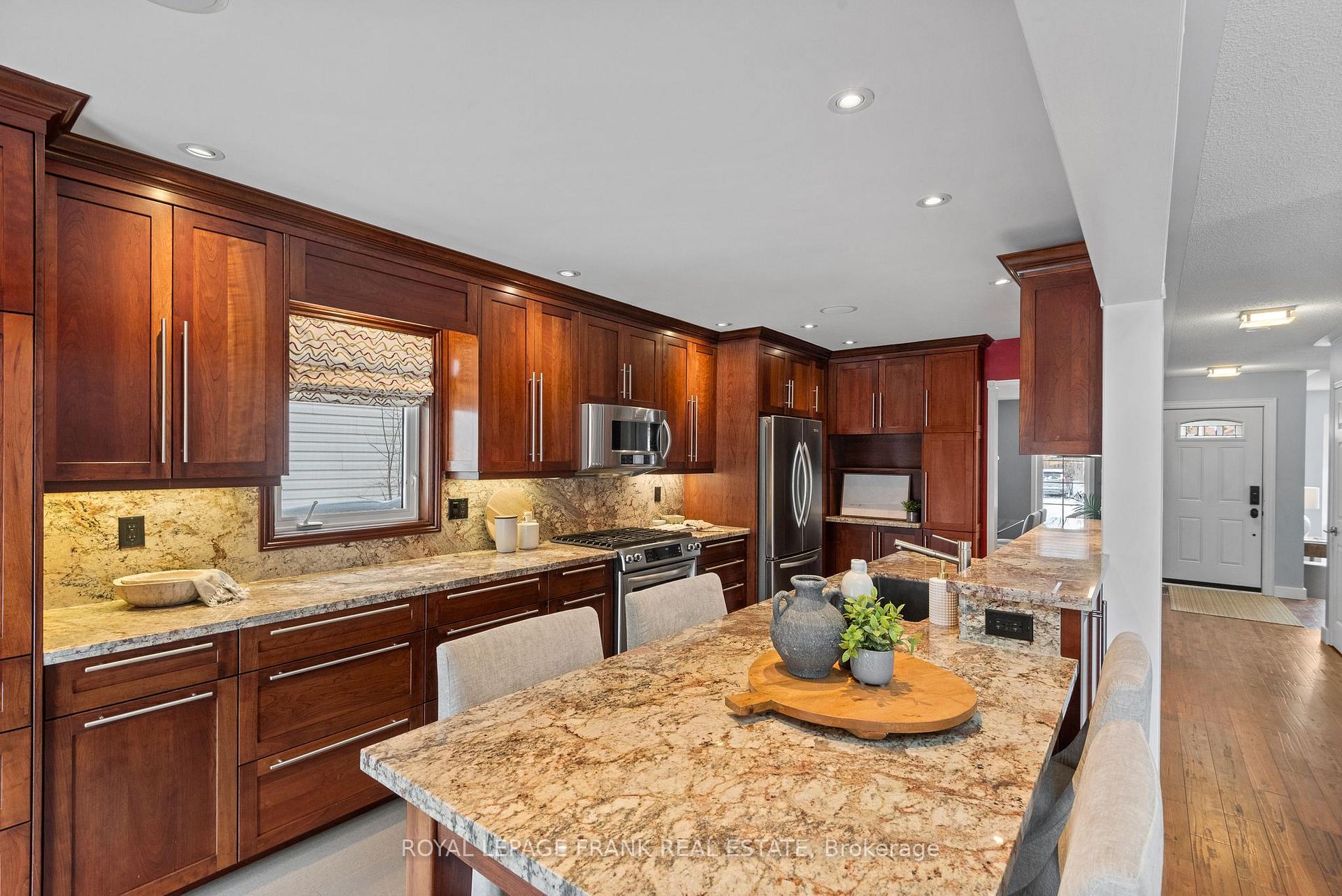Photo 15 of 32 Blackfriar Avenue, Whitby, Brooklin — HOMEH