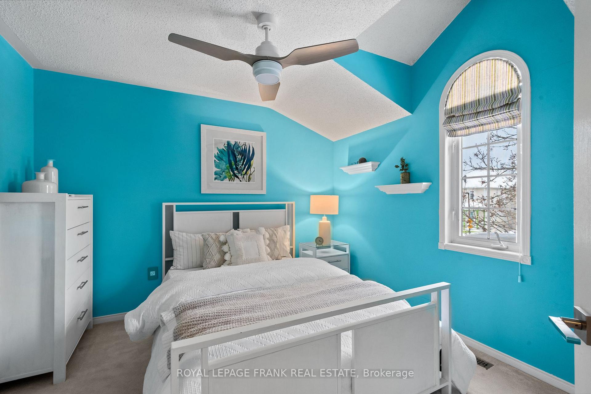 Photo 25 of 32 Blackfriar Avenue, Whitby, Brooklin — HOMEH