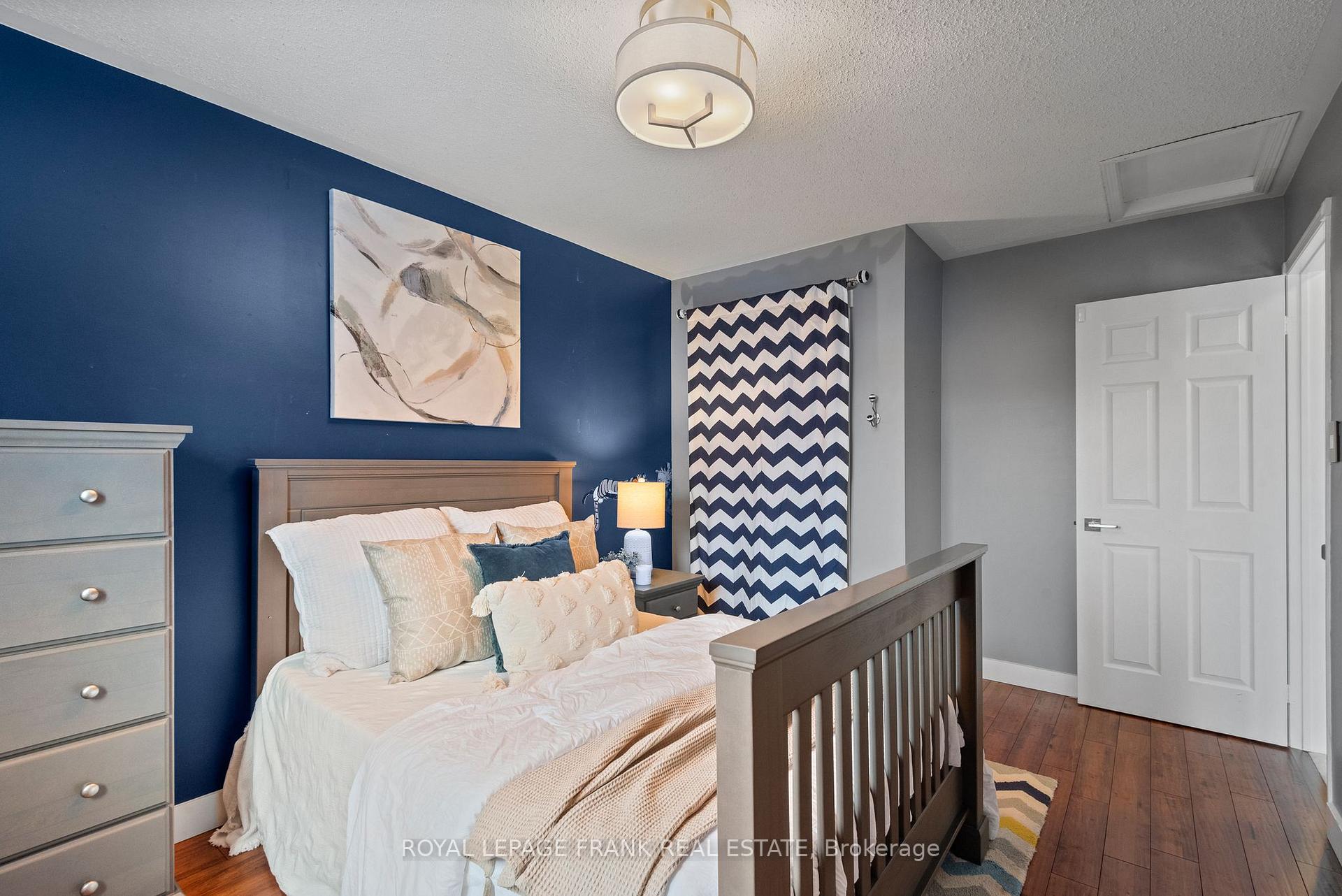 Photo 28 of 32 Blackfriar Avenue, Whitby, Brooklin — HOMEH