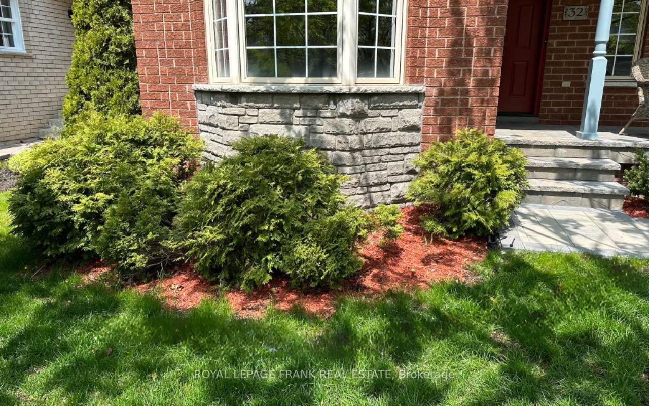 Photo 36 of 32 Blackfriar Avenue, Whitby, Brooklin — HOMEH