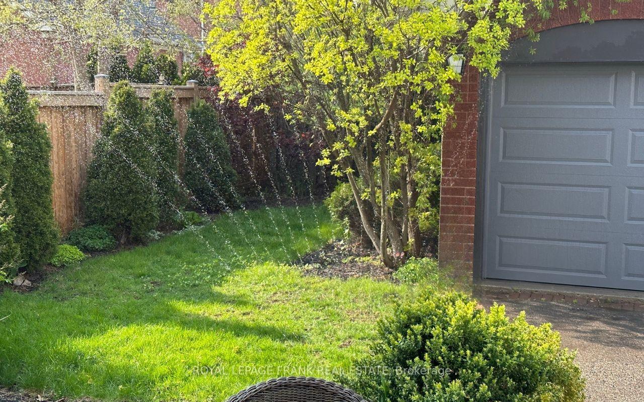 Photo 37 of 32 Blackfriar Avenue, Whitby, Brooklin — HOMEH