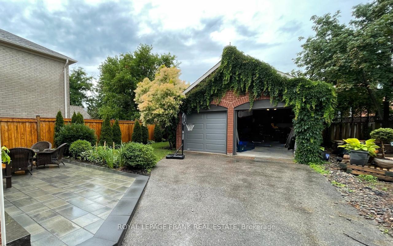 Photo 39 of 32 Blackfriar Avenue, Whitby, Brooklin — HOMEH
