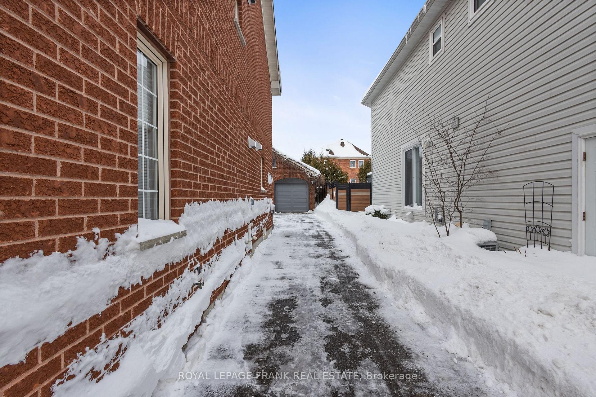 Photo 40 of 32 Blackfriar Avenue, Whitby, Brooklin — HOMEH