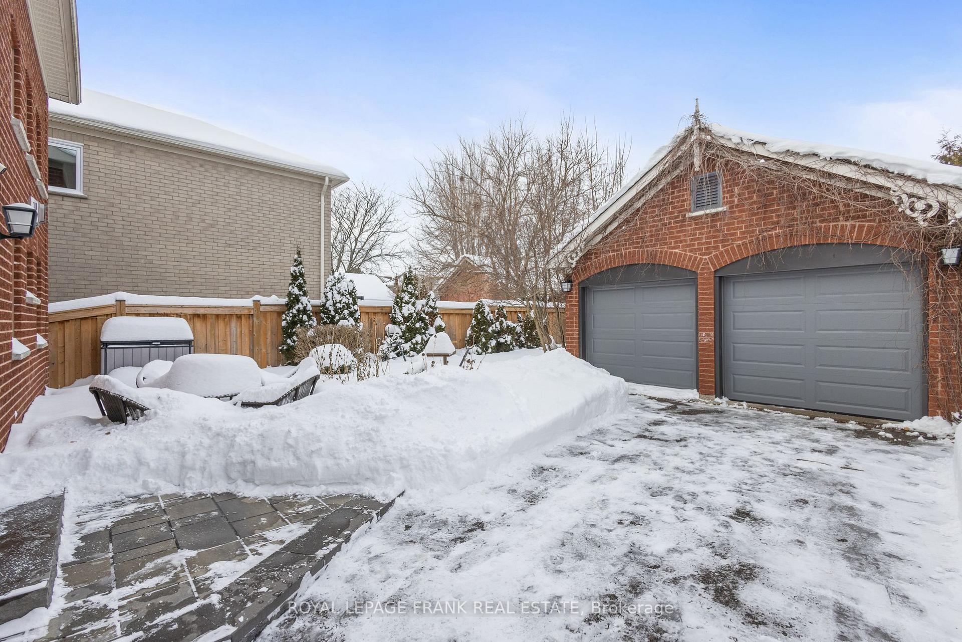Photo 41 of 32 Blackfriar Avenue, Whitby, Brooklin — HOMEH