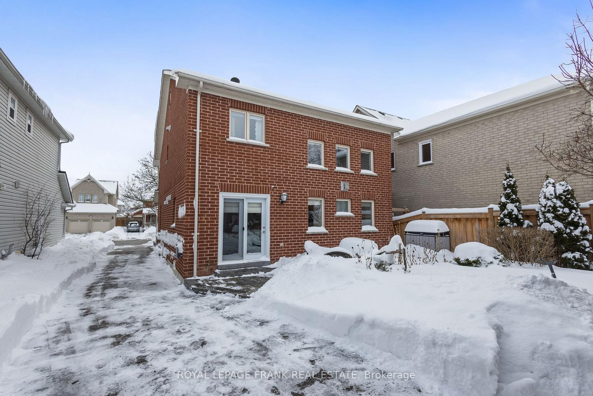 Photo 42 of 32 Blackfriar Avenue, Whitby, Brooklin — HOMEH