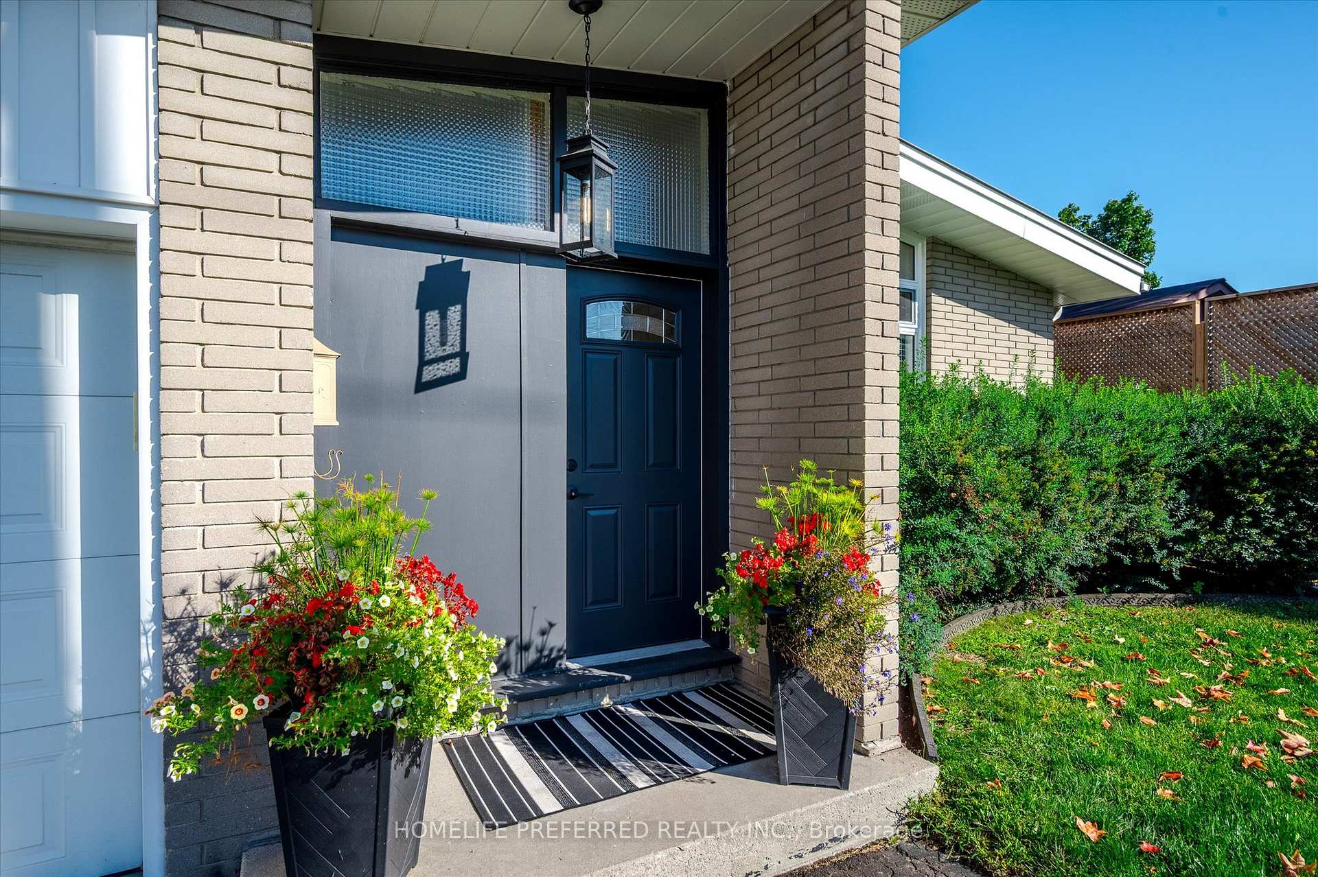 Photo 2 of 268 Bellevue Street, Peterborough, Northcrest Ward 5 — HOMEH