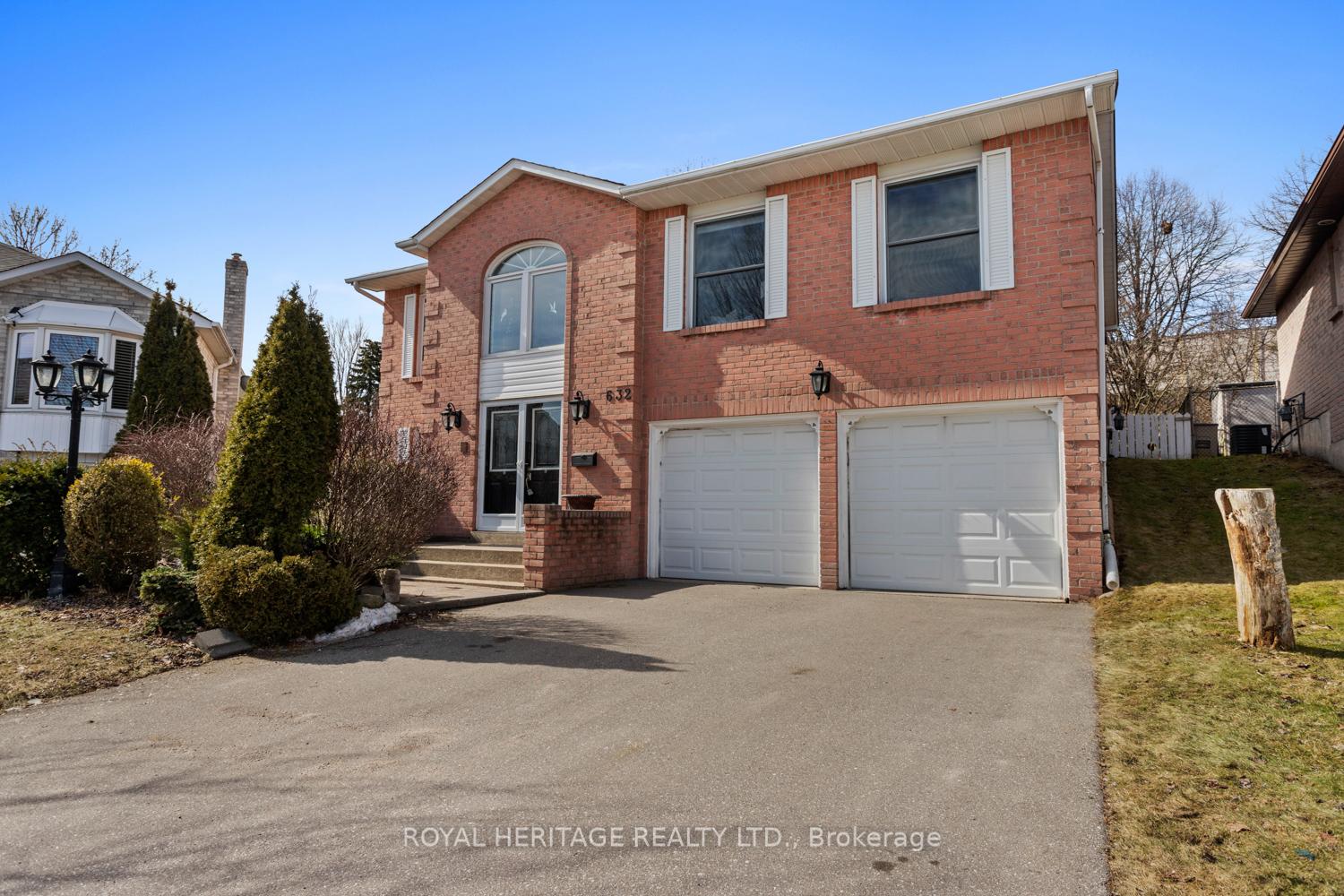 Photo 2 of 632 Dunrobin Court, Oshawa, McLaughlin — HOMEH