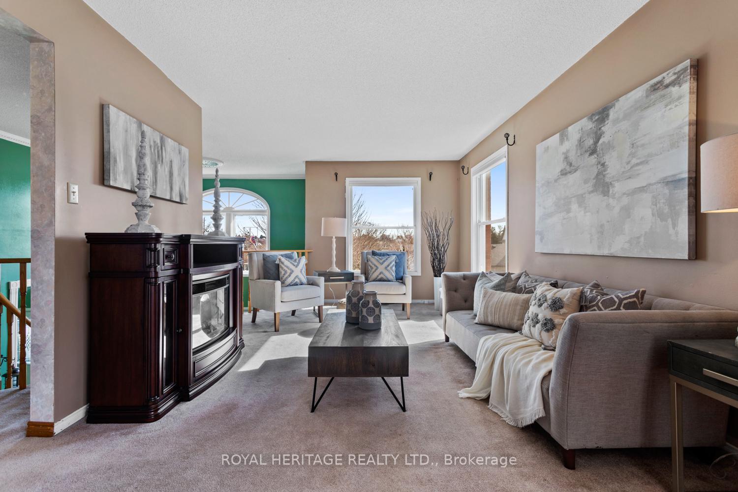 Photo 6 of 632 Dunrobin Court, Oshawa, McLaughlin — HOMEH