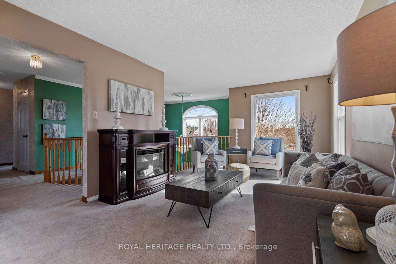 Photo 7 of 632 Dunrobin Court, Oshawa, McLaughlin — HOMEH