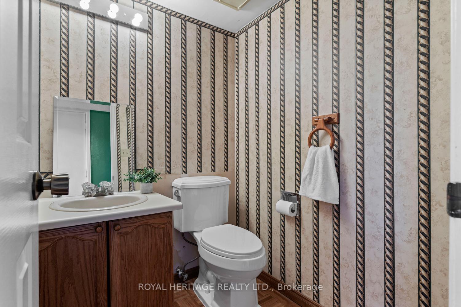 Photo 24 of 632 Dunrobin Court, Oshawa, McLaughlin — HOMEH