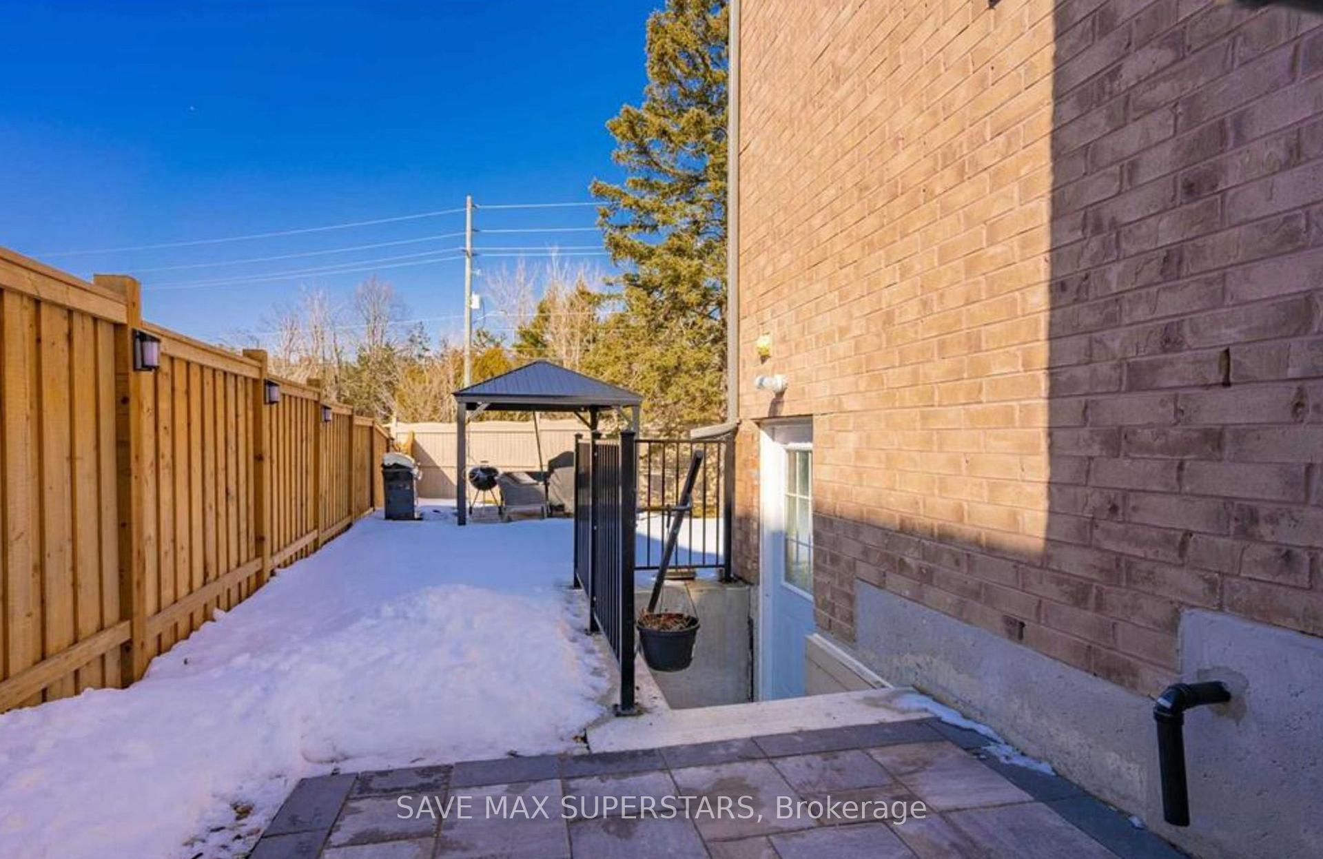 Photo 3 of Unit Lower, 32 Westminster Circle, Barrie, Innis-Shore — HOMEH