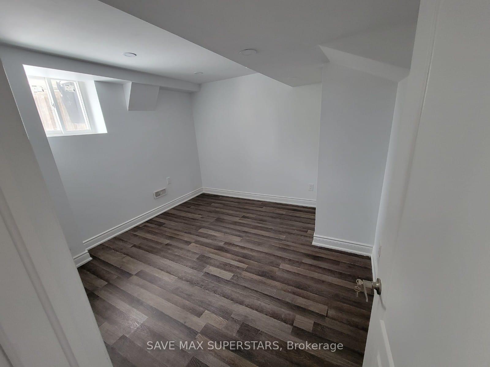 Photo 8 of Unit Lower, 32 Westminster Circle, Barrie, Innis-Shore — HOMEH