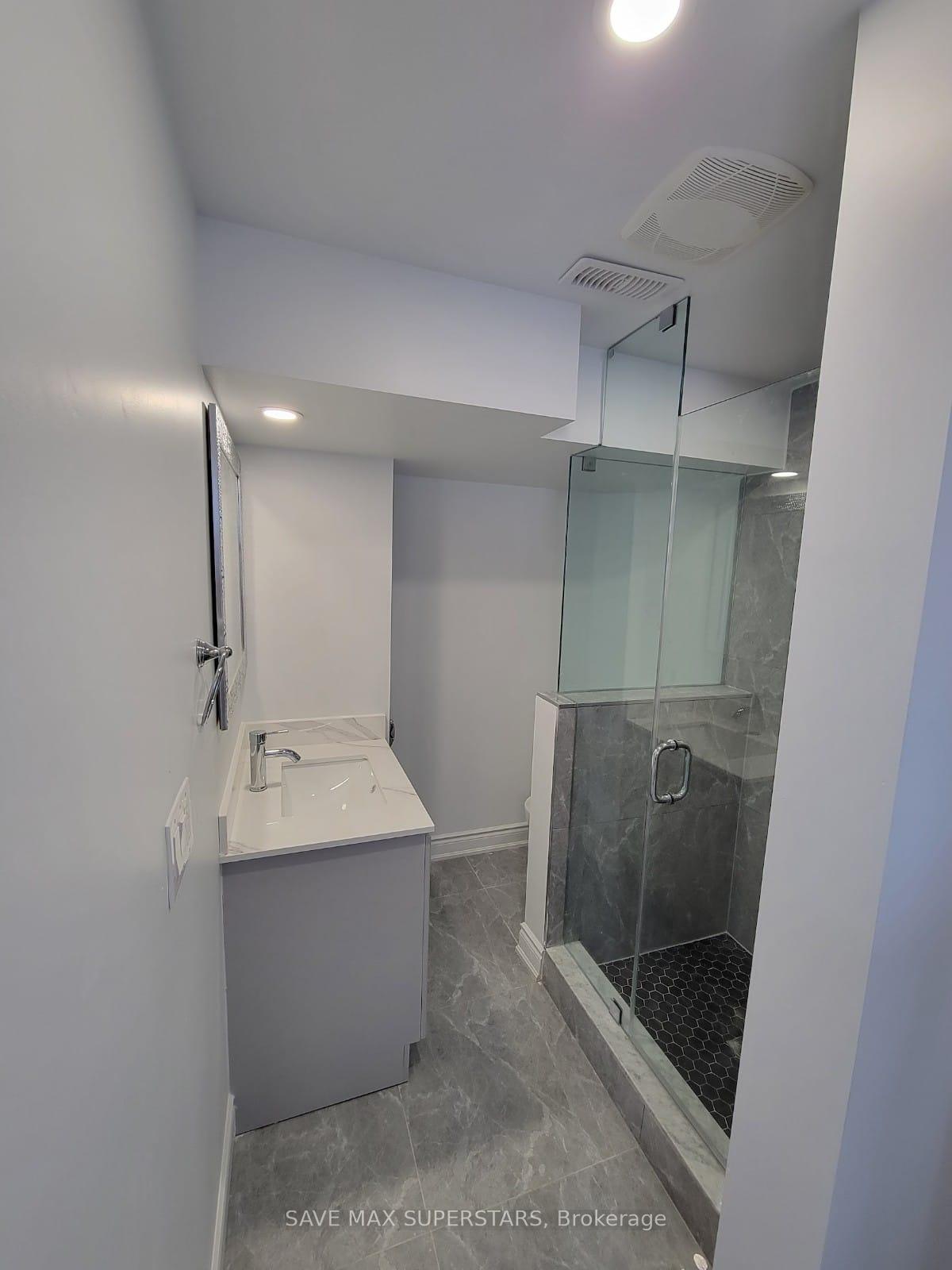 Photo 10 of Unit Lower, 32 Westminster Circle, Barrie, Innis-Shore — HOMEH