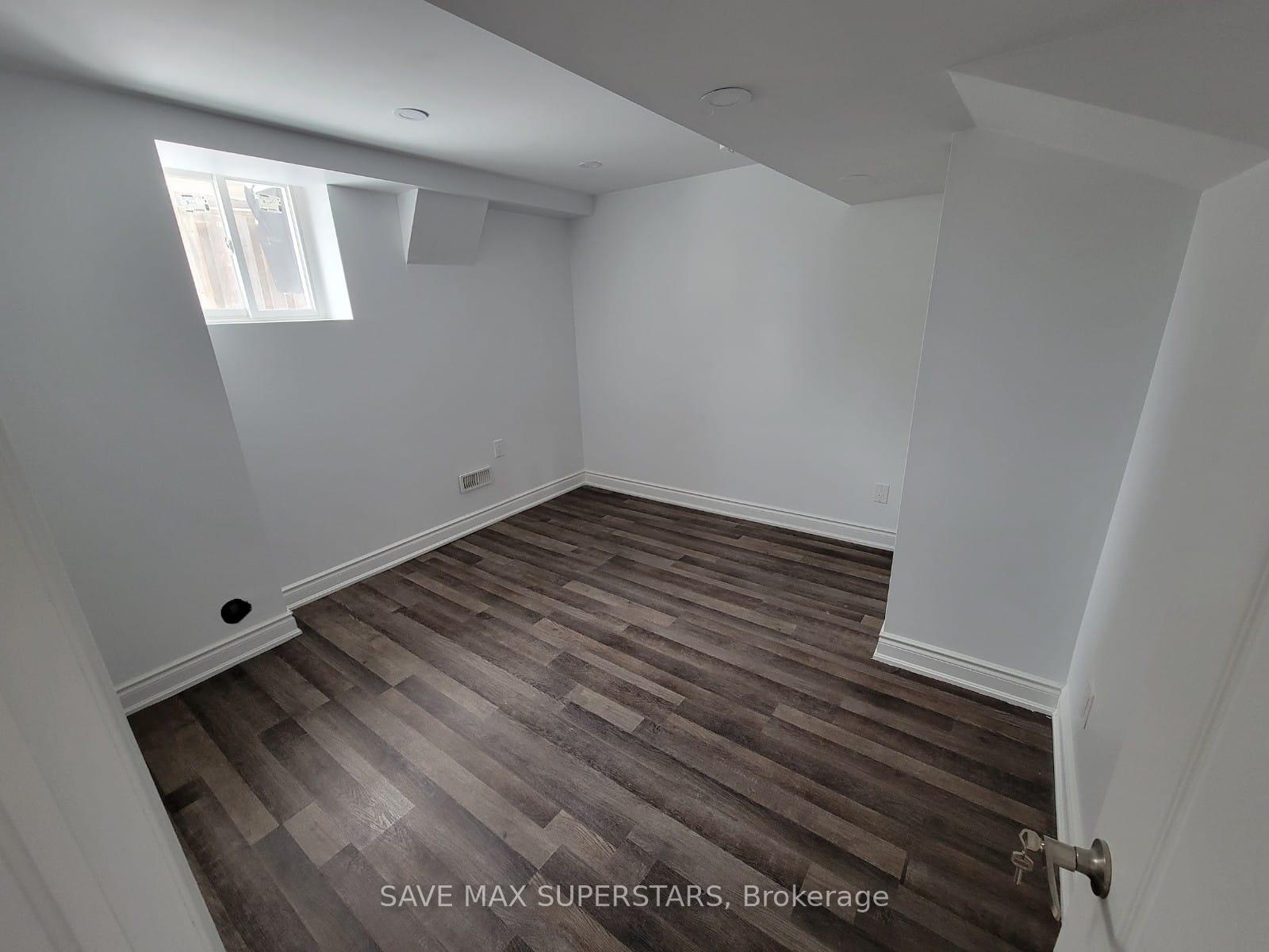 Photo 17 of Unit Lower, 32 Westminster Circle, Barrie, Innis-Shore — HOMEH