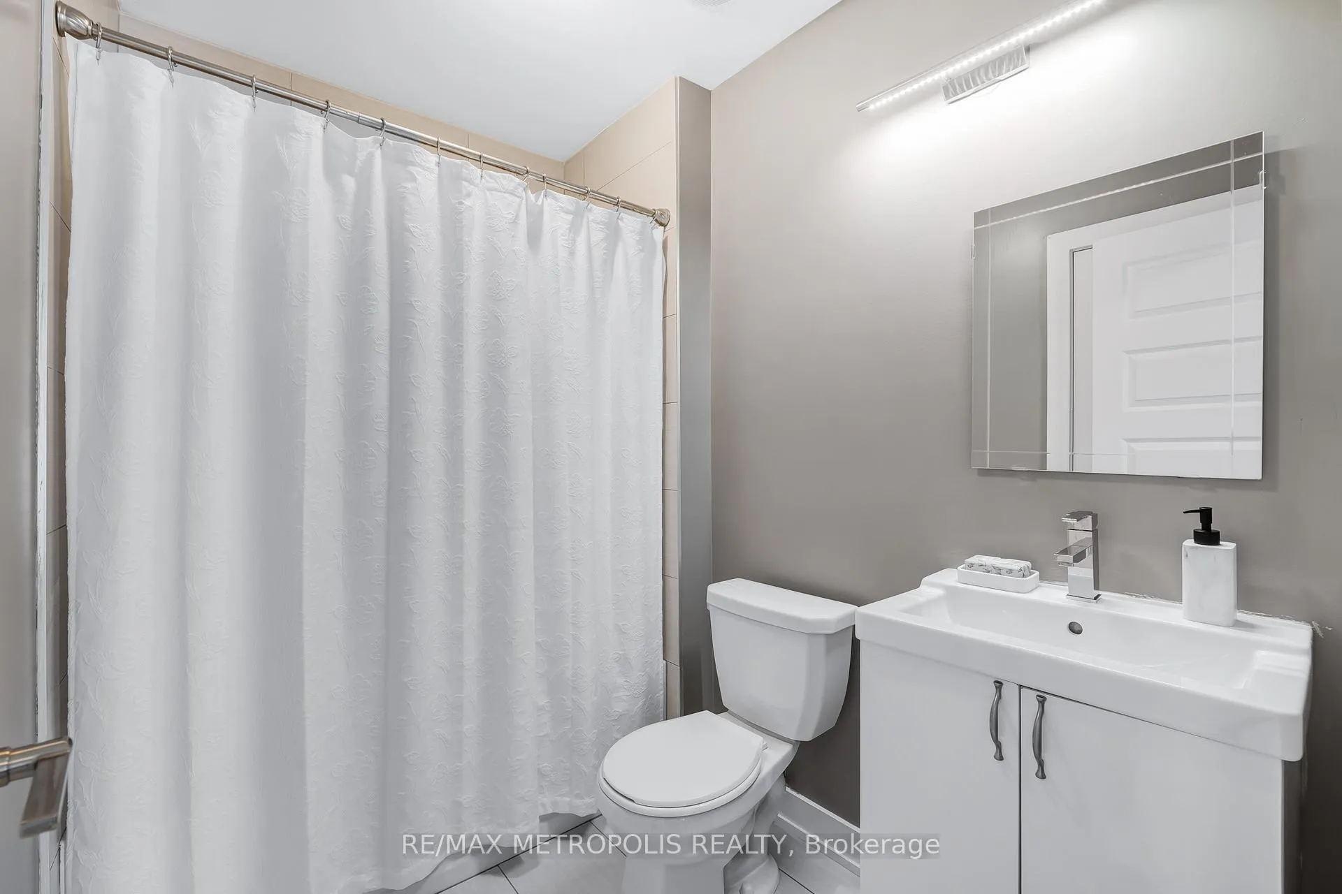 Photo 42 of Unit 35, 540 Essa Road, Barrie, Holly — HOMEH