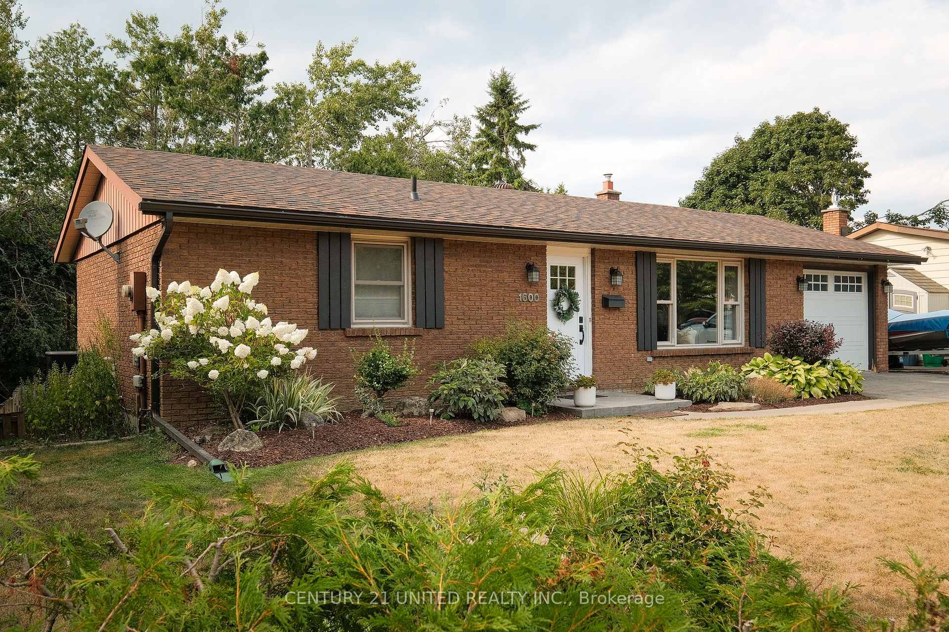 Photo 2 of 1600 Redwood Drive, Peterborough, Monaghan Ward 2 — HOMEH