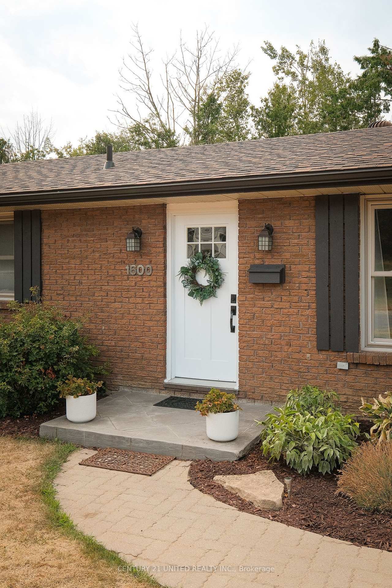 Photo 3 of 1600 Redwood Drive, Peterborough, Monaghan Ward 2 — HOMEH