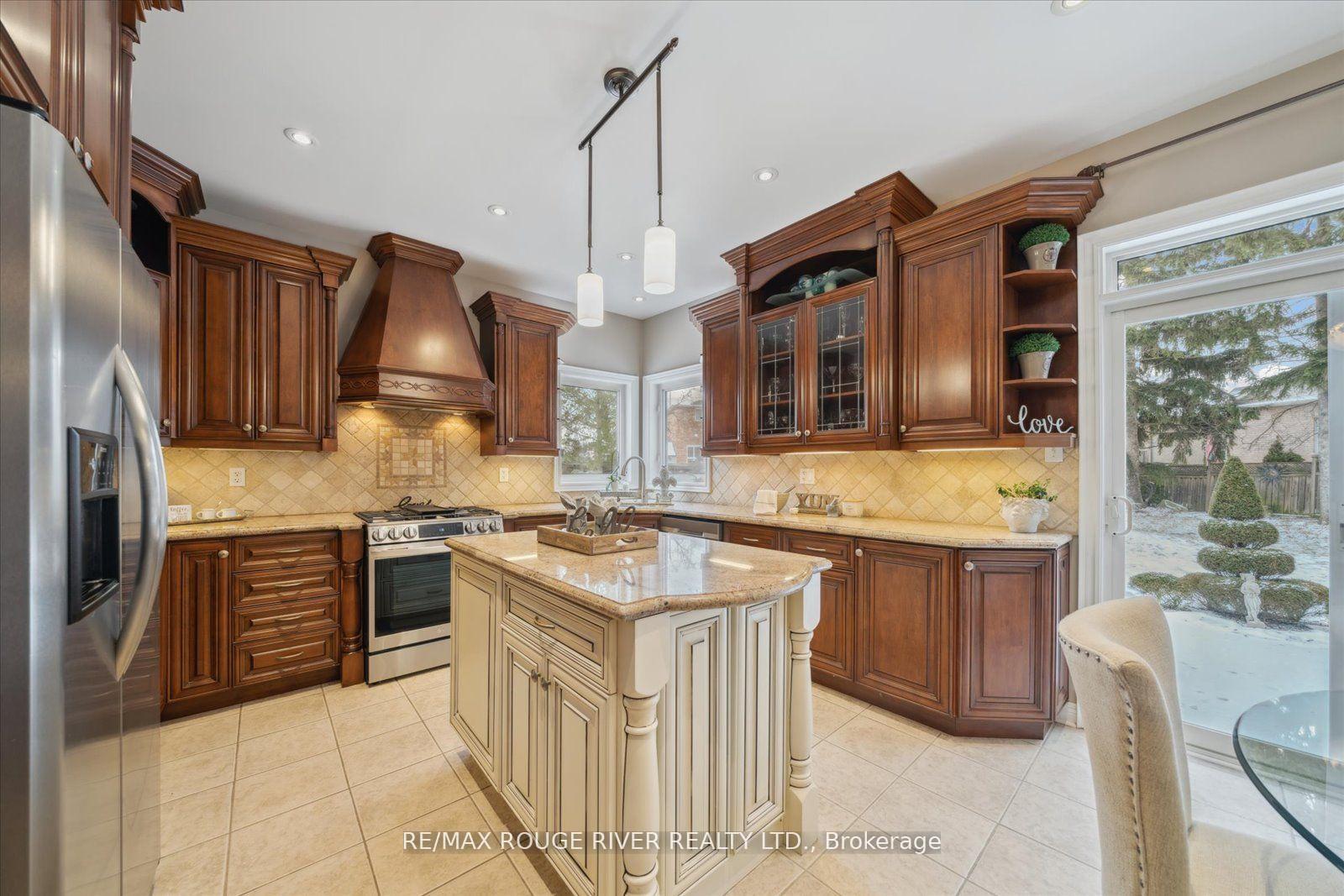 Photo 16 of 29 Neill Avenue, Whitby, Rolling Acres — HOMEH